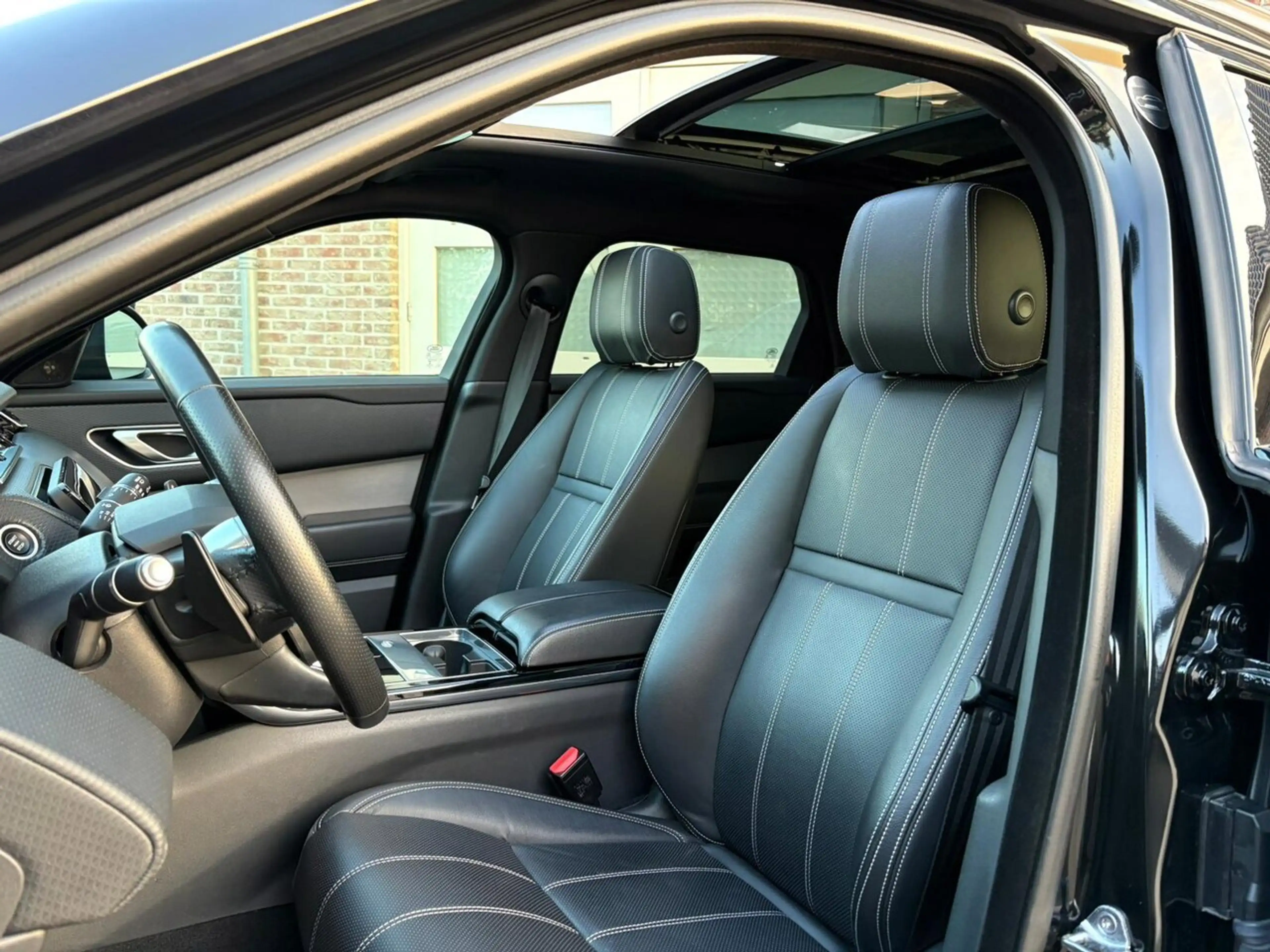 Land Rover Range Rover Velar 3.0 D275 AWD R-Dynamic HSE — photo 6