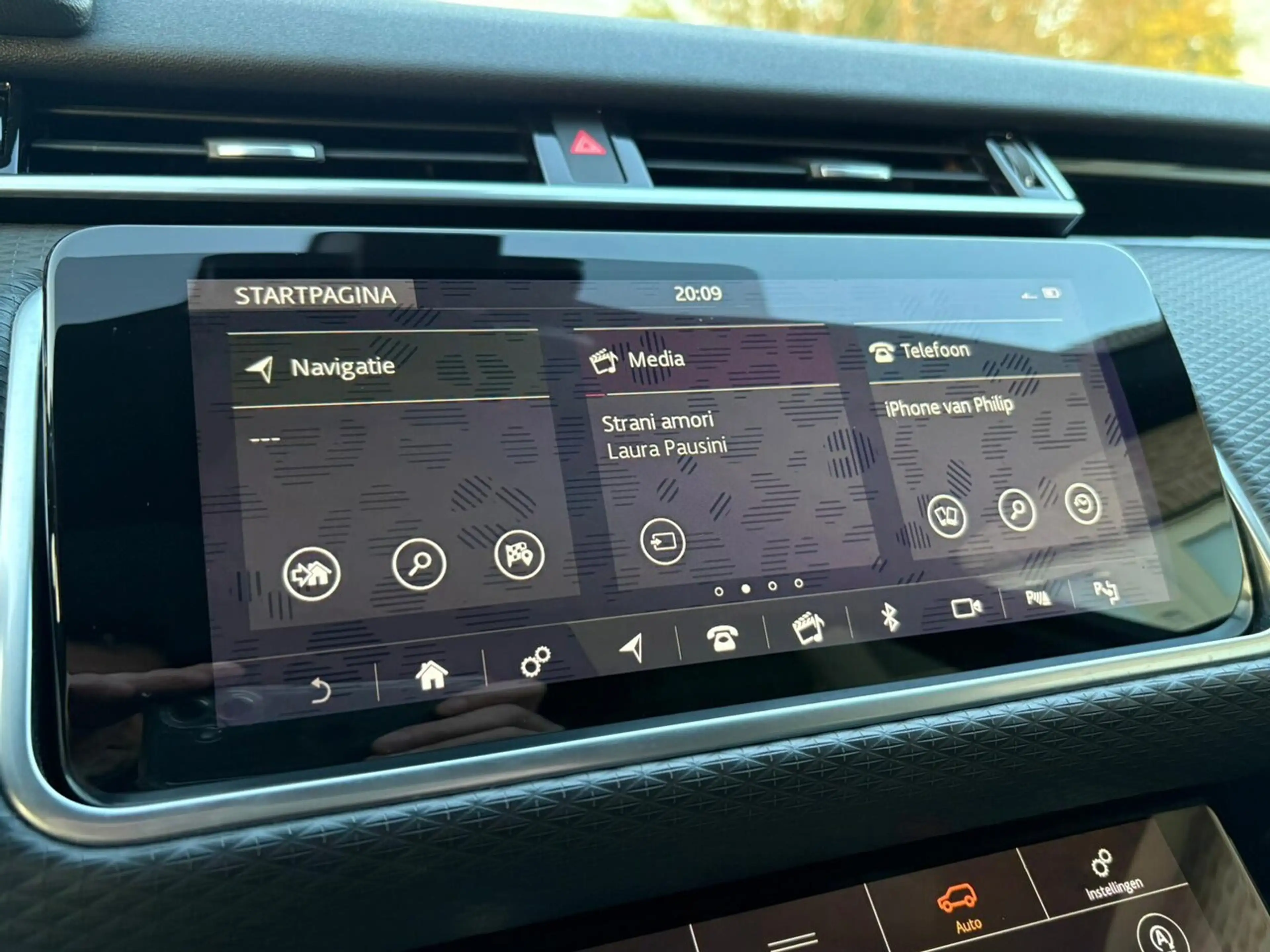 Land Rover Range Rover Velar 3.0 D275 AWD R-Dynamic HSE — photo 25