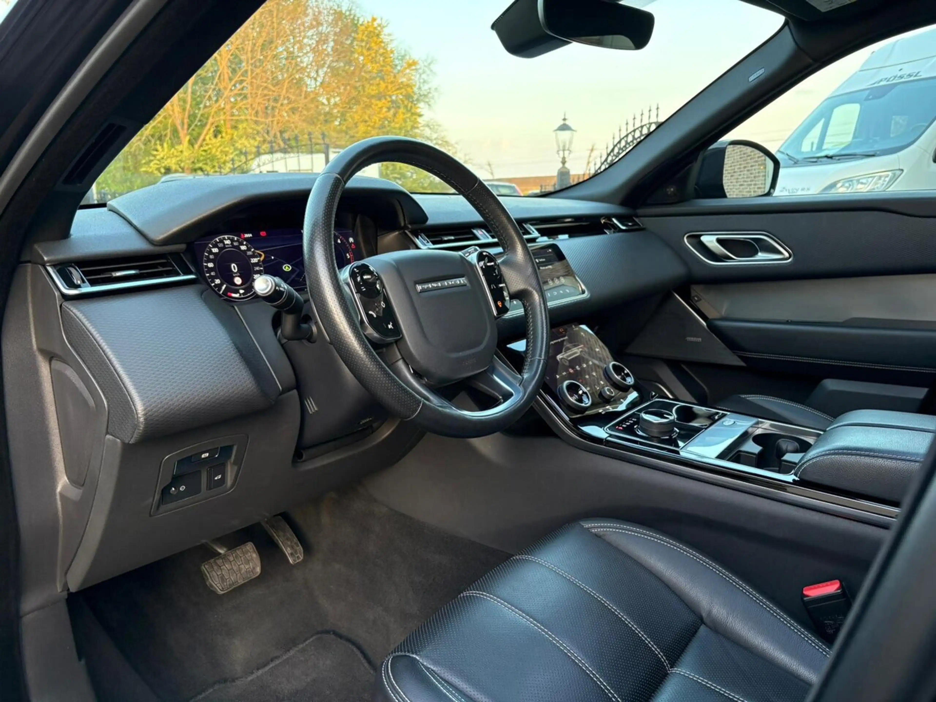 Land Rover Range Rover Velar 3.0 D275 AWD R-Dynamic HSE — photo 5
