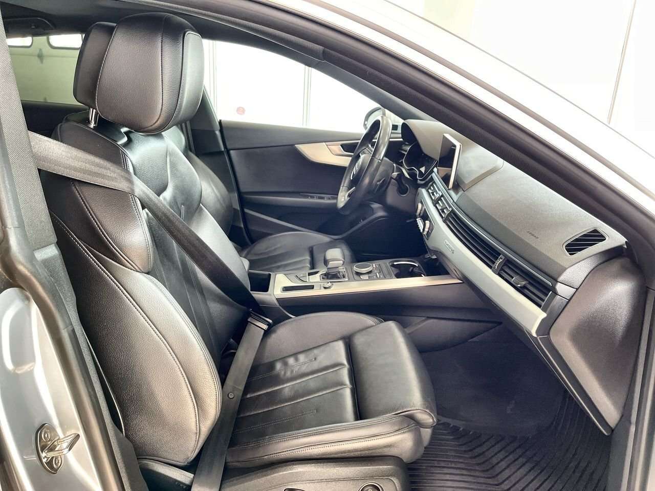 2018 Audi A5 2.0T Progressiv quattro Low Kilometer, Local Trade thumb 33