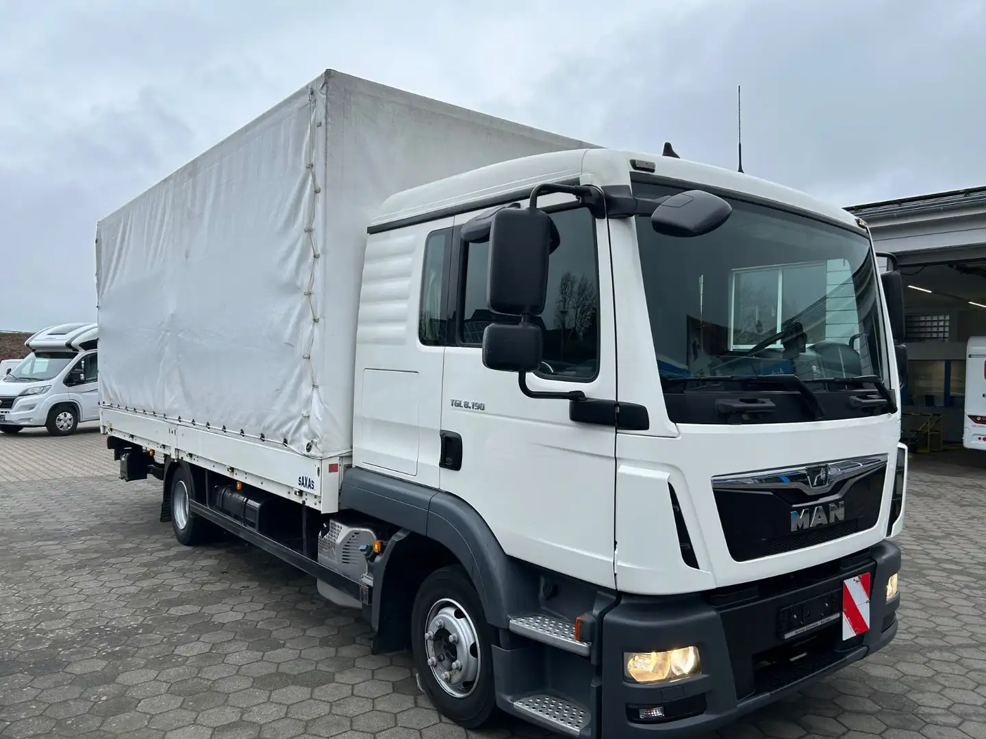 MAN TGL 8 190+ 6-Gang +Klima+Bett+AHK Bianco - 1