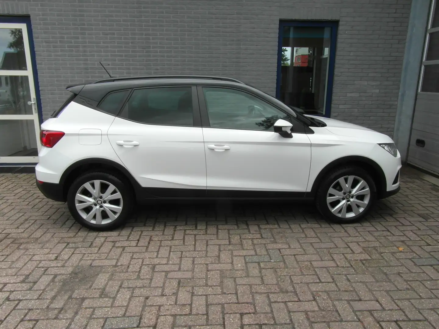 SEAT Arona 1.0 TSI Style Business Intense Inclusief afleverin Wit - 2