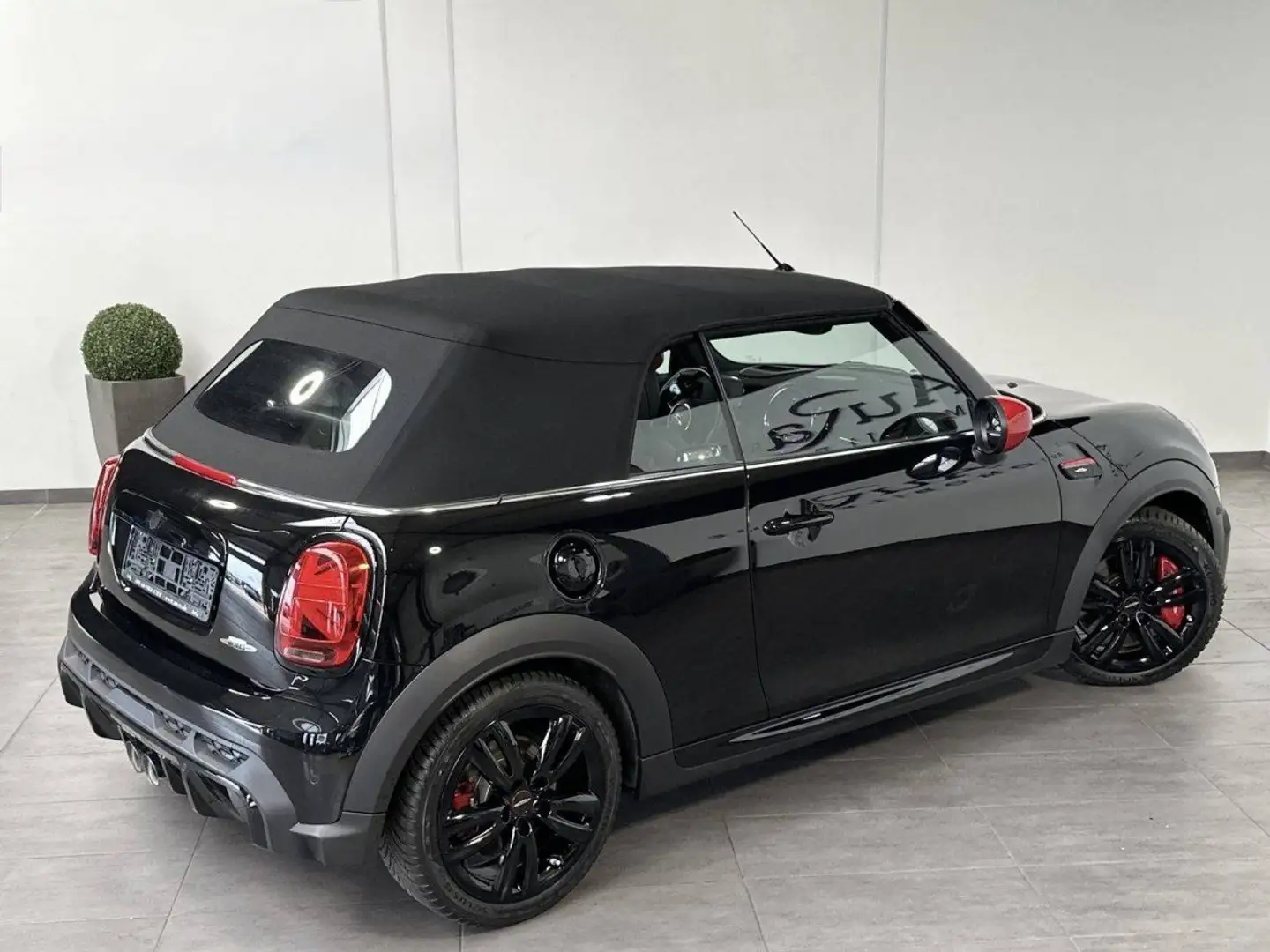 MINI Cooper Cabrio III (F57) John Cooper Works 231ch BVA8 Zwart - 2