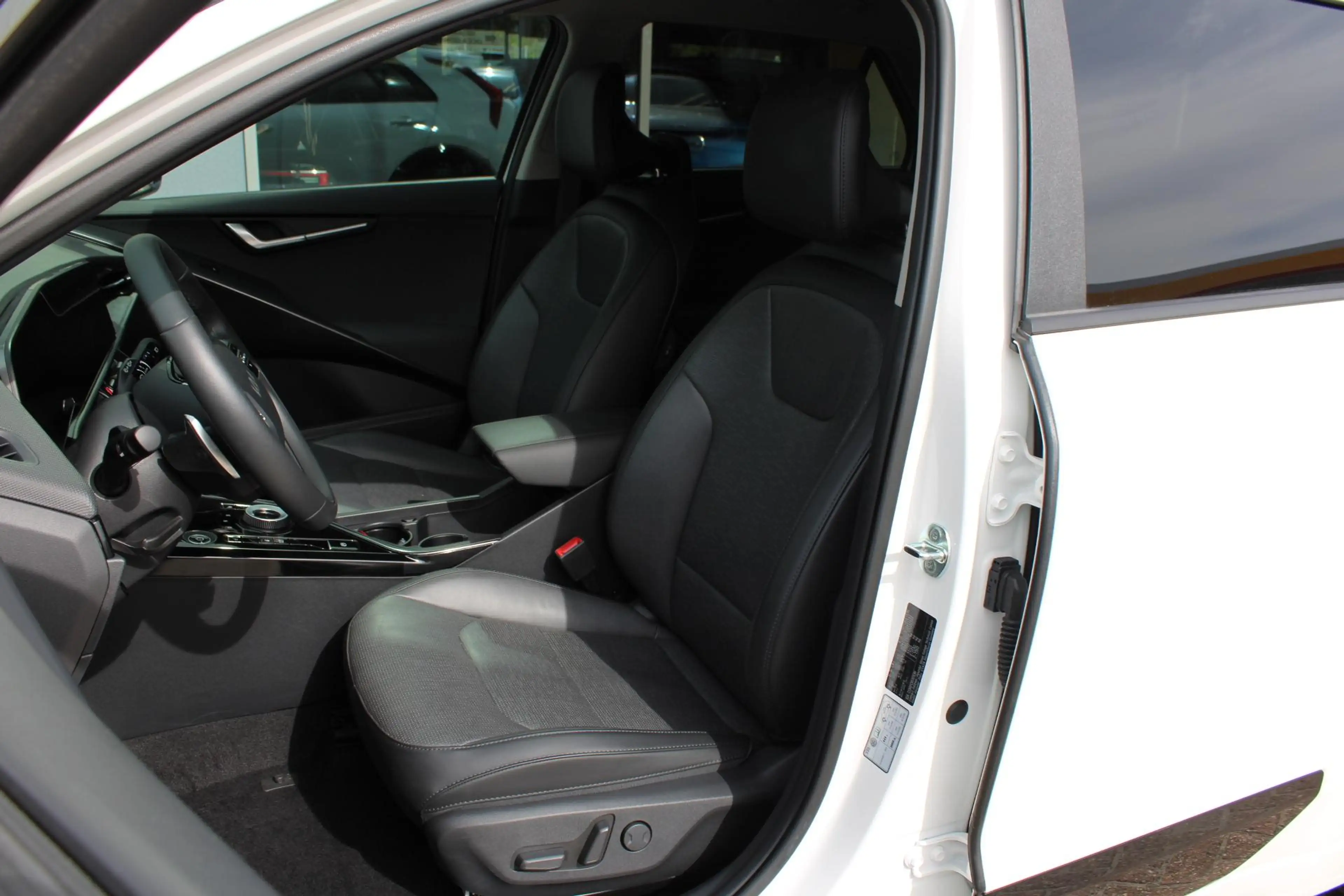 Kia e-Niro EV Plus 64.8 kWh l Leer l Stoelverwarming l Stuurv — photo 4