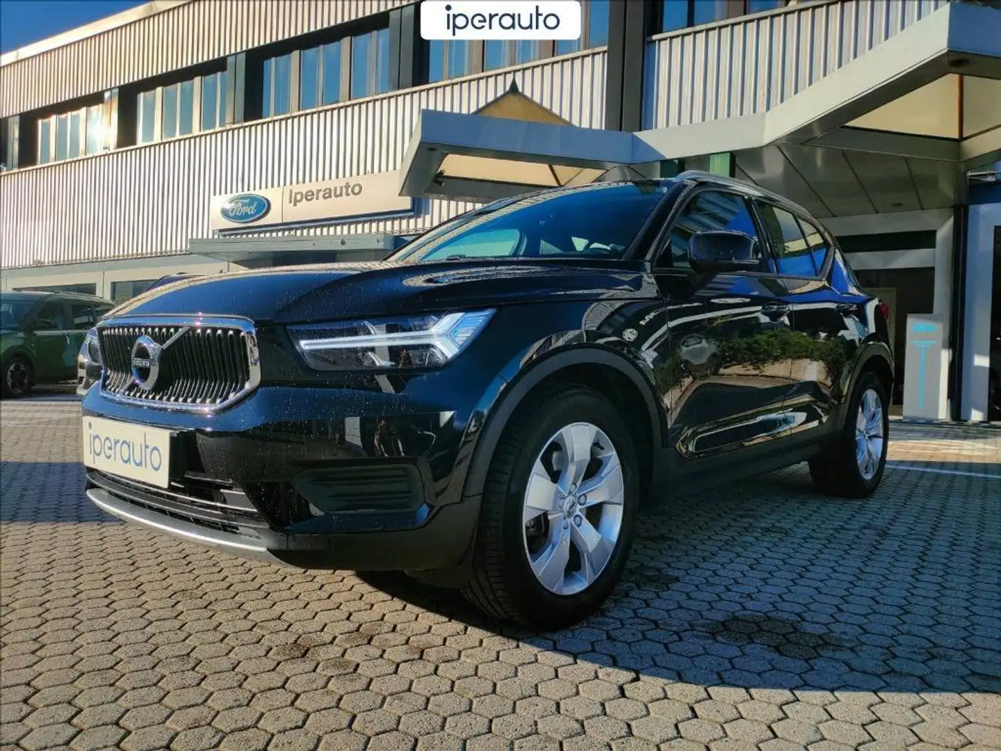 Volvo XC40 2.0 d4 momentum awd geartronic Nero - 2