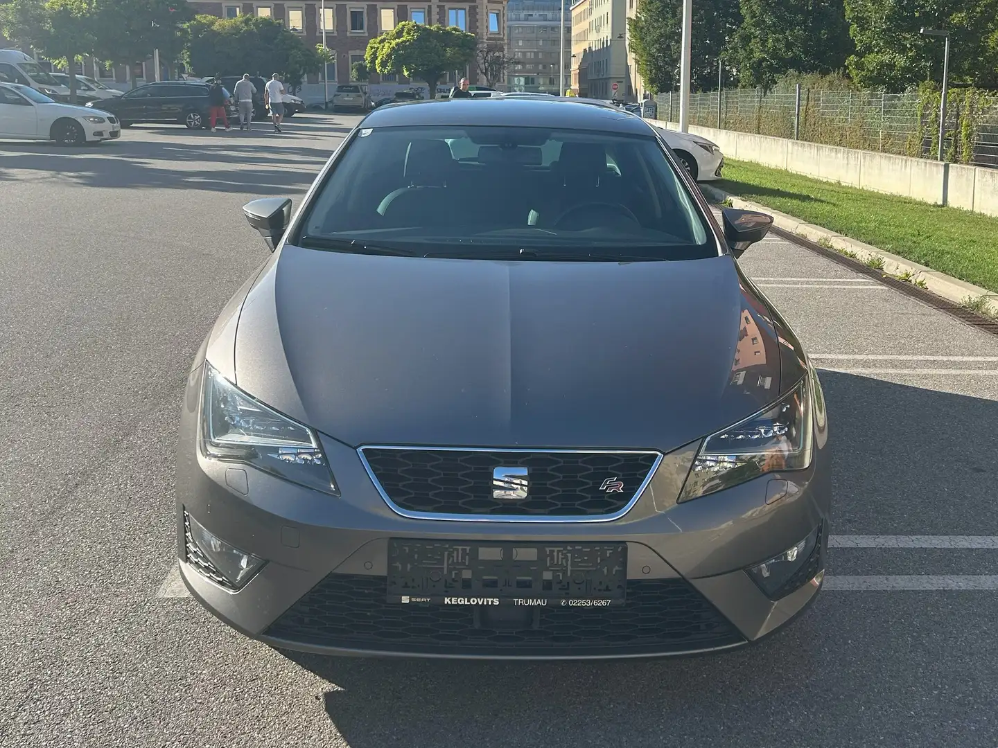 SEAT Leon Leon ST FR 2,0 TDI CR Start-Stopp DSG FR Grau - 1