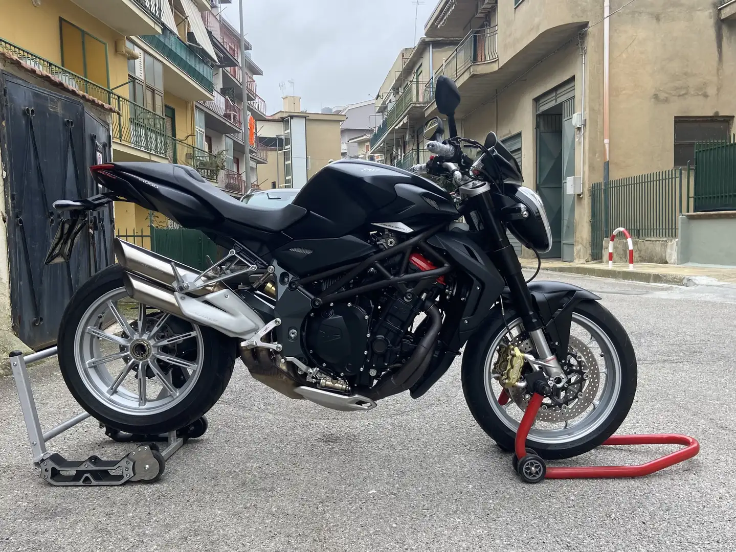 MV Agusta Brutale 1090 MV AGUSTA BRUTALE 1090 Negro - 1