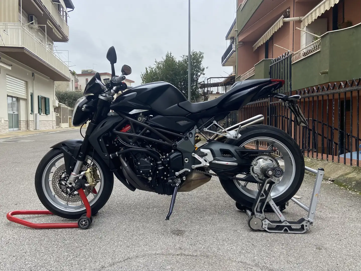 MV Agusta Brutale 1090 MV AGUSTA BRUTALE 1090 Negro - 2