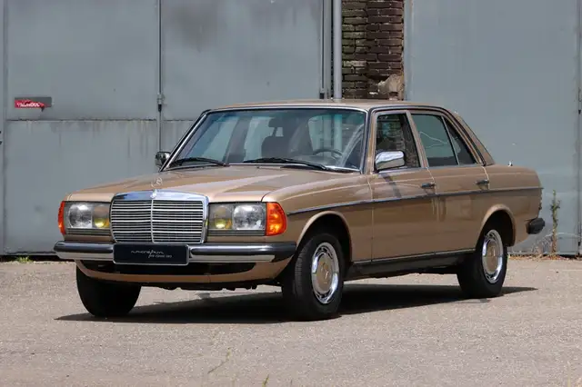 Mercedes-Benz 280 200-280 (W123) 230 E Automatic / Airco / 366 Pictu