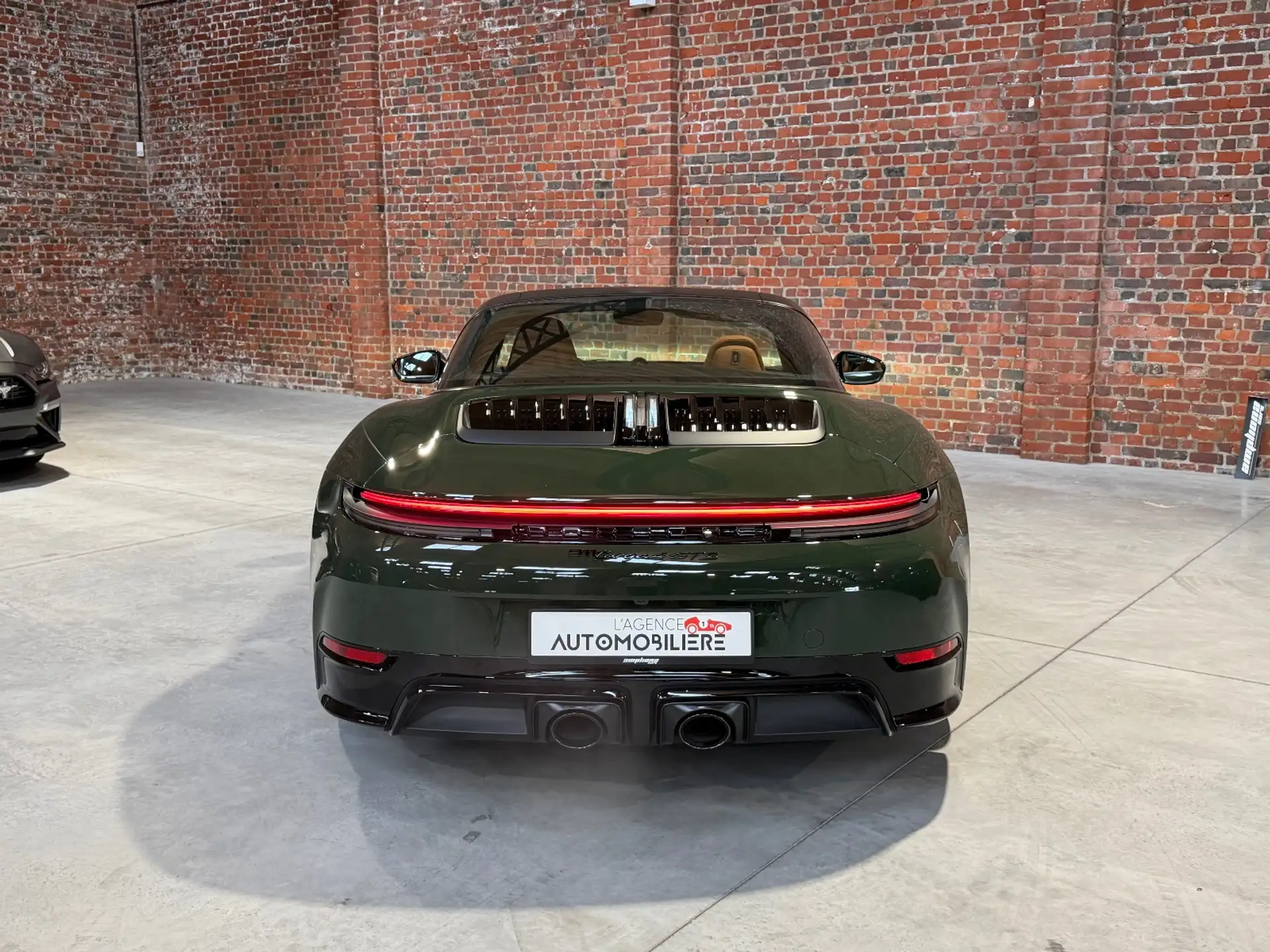 포르쉐 911 Carrera 4 GTS Cabriolet 2026 초록 사진 6