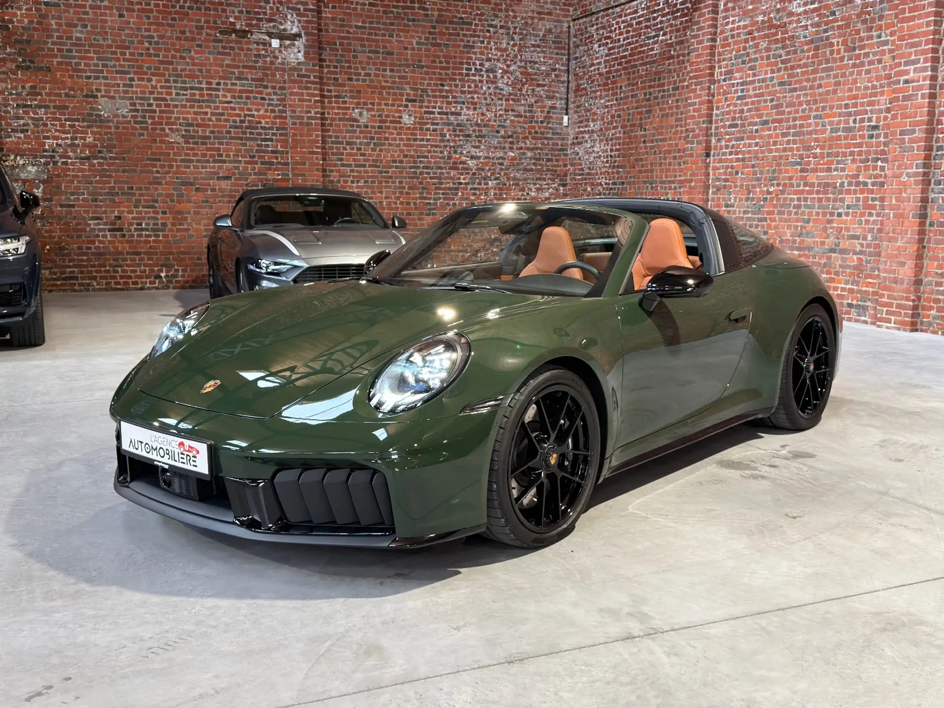 포르쉐 911 Carrera 4 GTS Cabriolet 2026 초록 사진 3