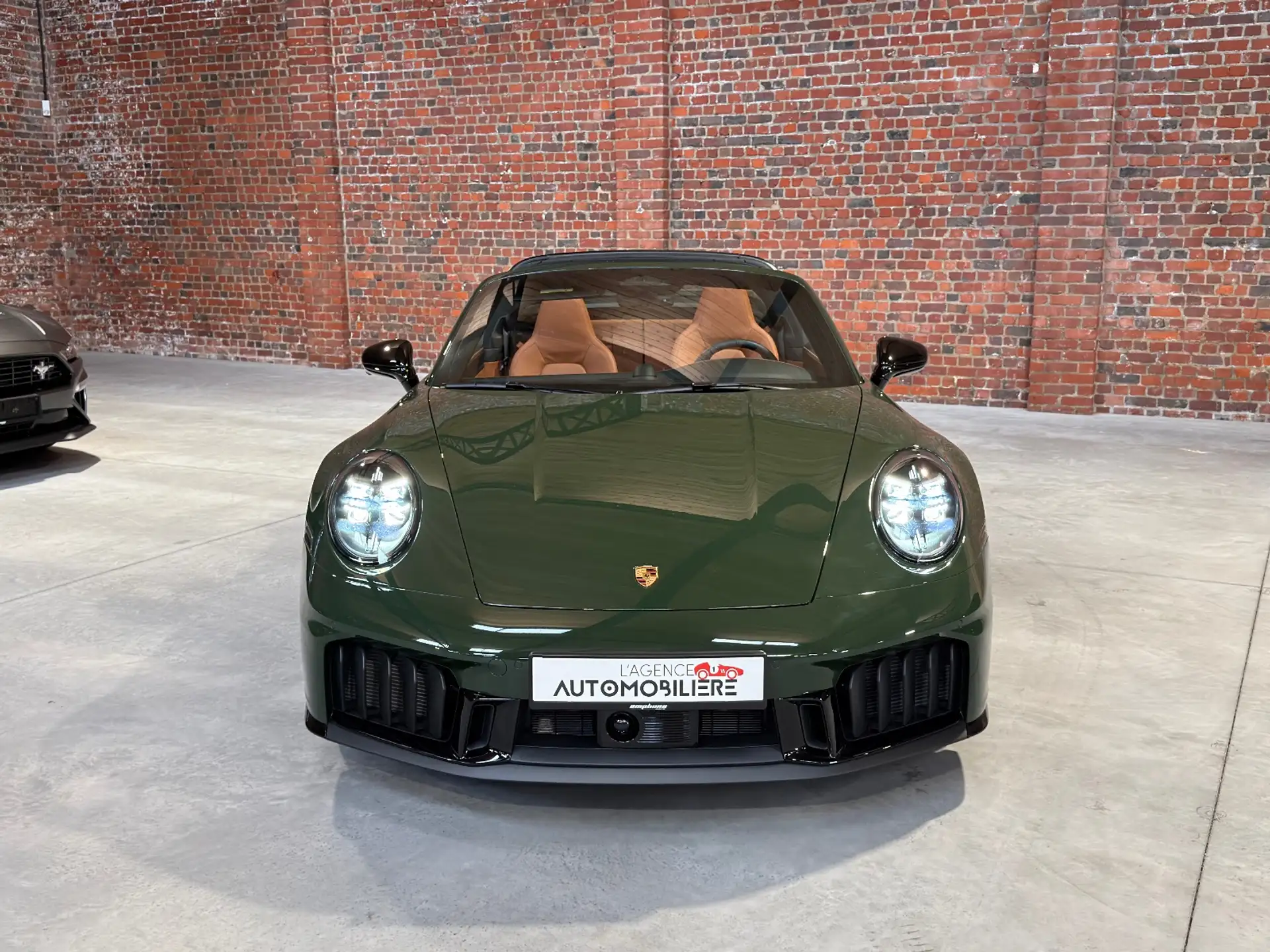 포르쉐 911 Carrera 4 GTS Cabriolet 2026 초록 사진 2