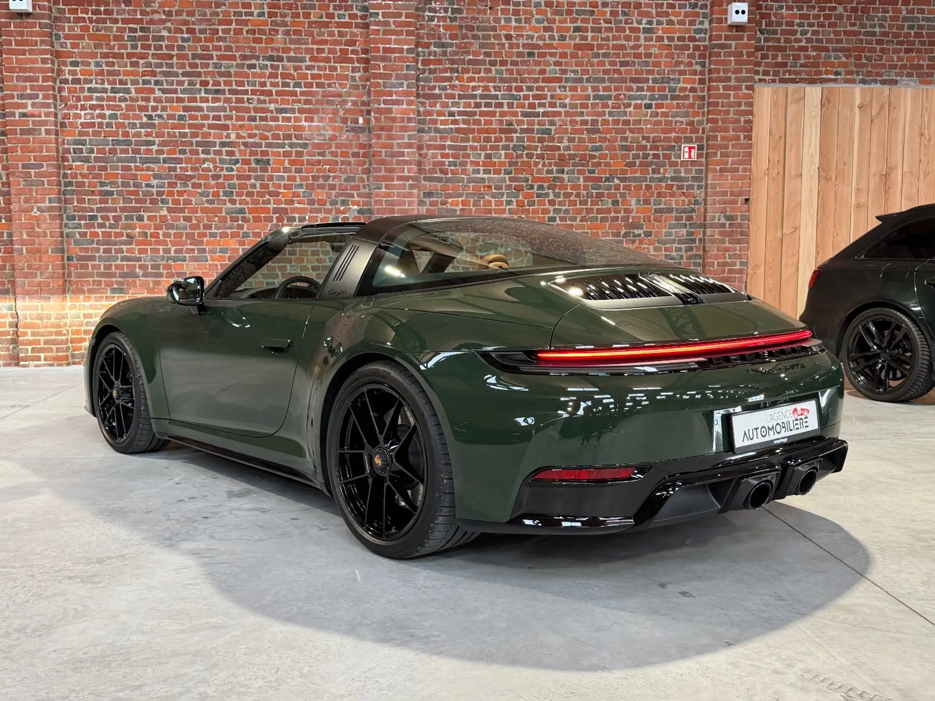 포르쉐 911 Carrera 4 GTS Cabriolet 2026 초록 사진 7