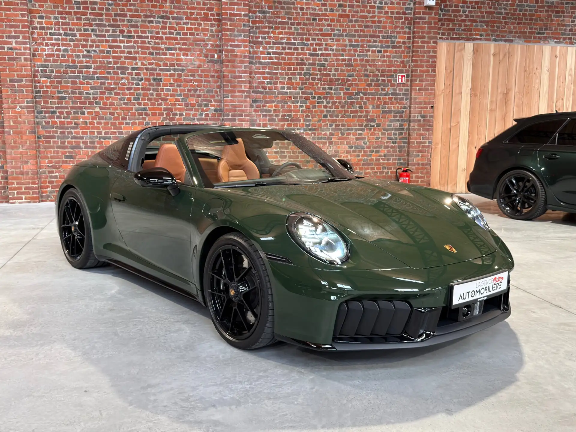 포르쉐 911 Carrera 4 GTS Cabriolet 2026 초록 사진 1