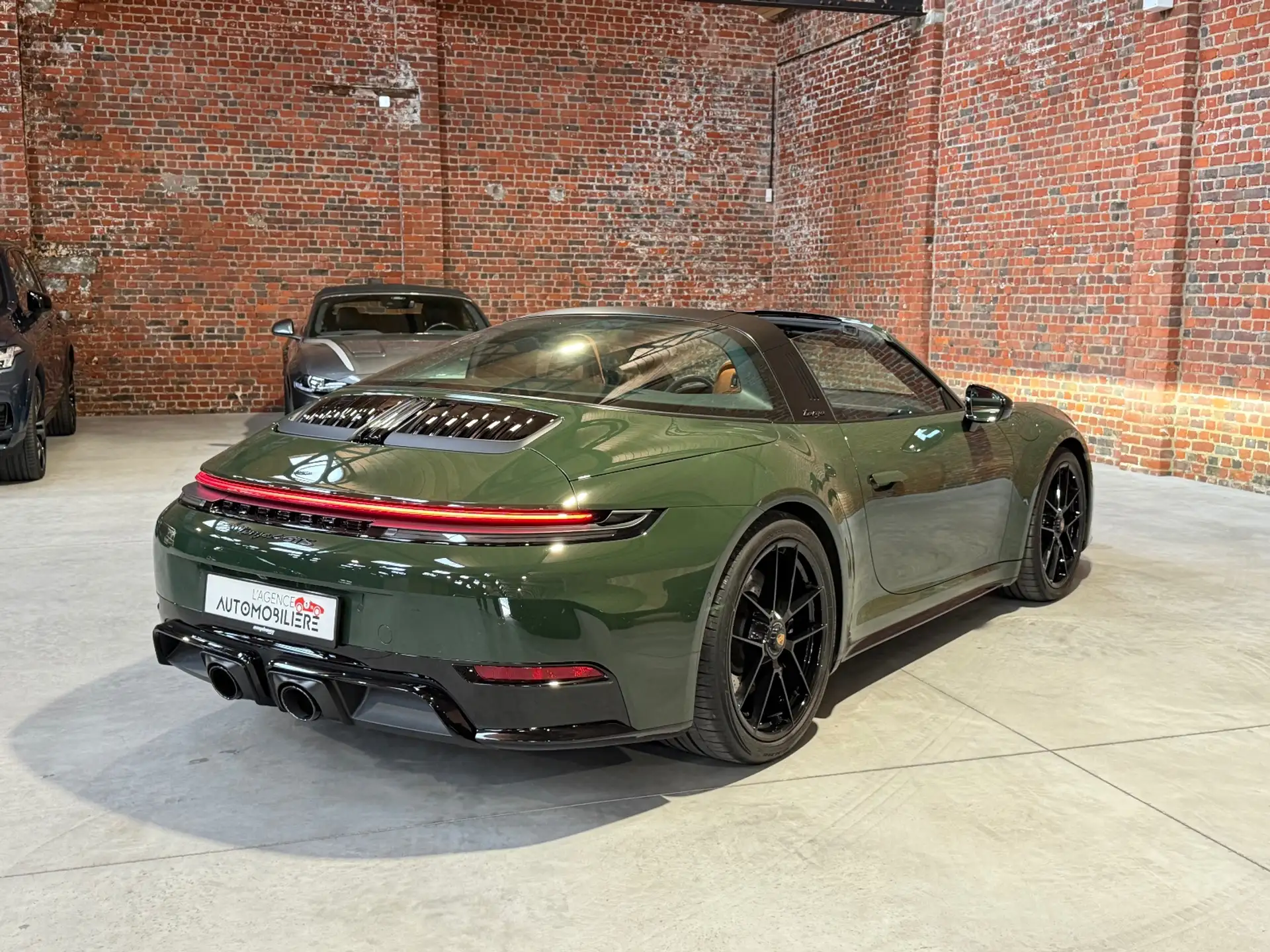 포르쉐 911 Carrera 4 GTS Cabriolet 2026 초록 사진 5