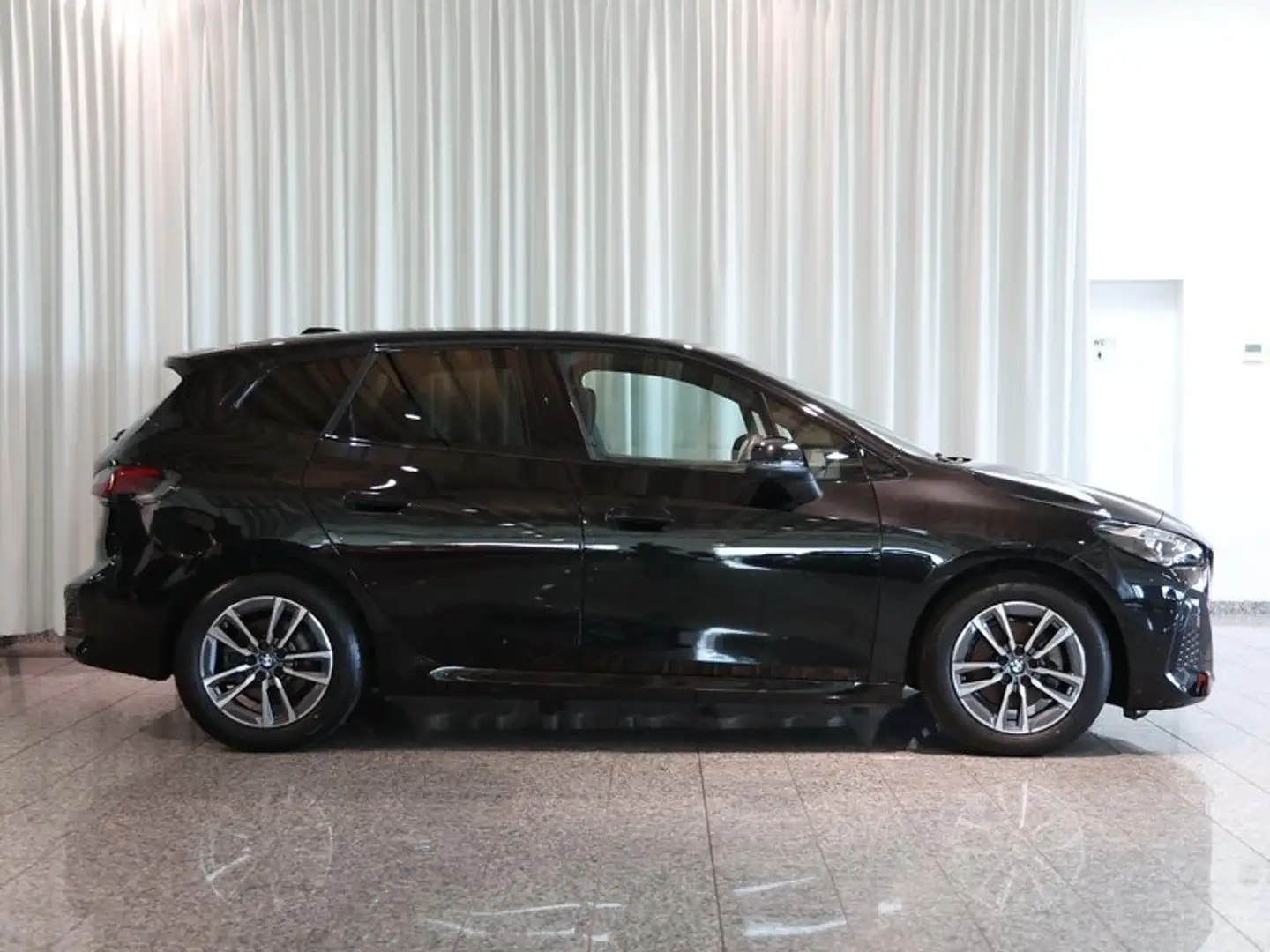 BMW 218 d Active Tourer M Sport Pano. AHK 360° DrivAssProf Schwarz - 2