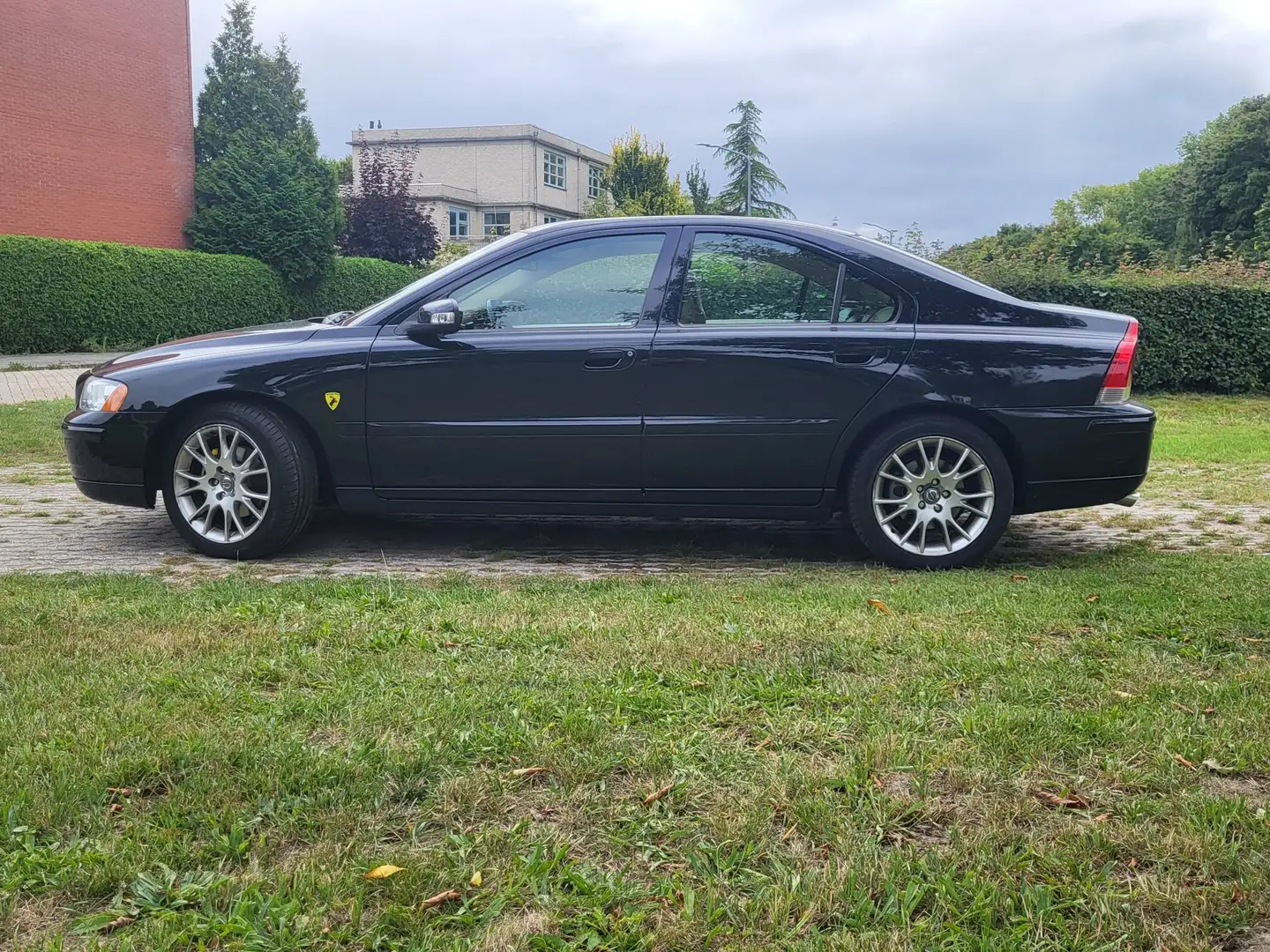 Volvo S60 2.4 Drivers Edition Zwart - 2