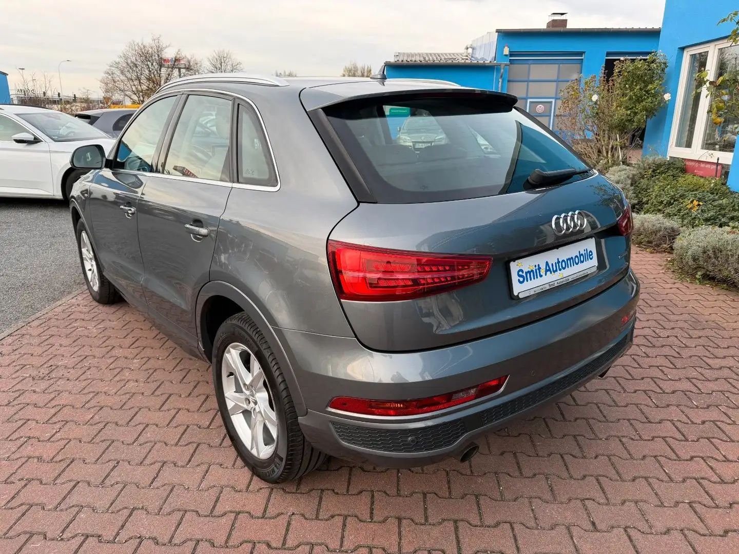 Audi Q3 design quattro S-Line S-Tronic Grau - 2
