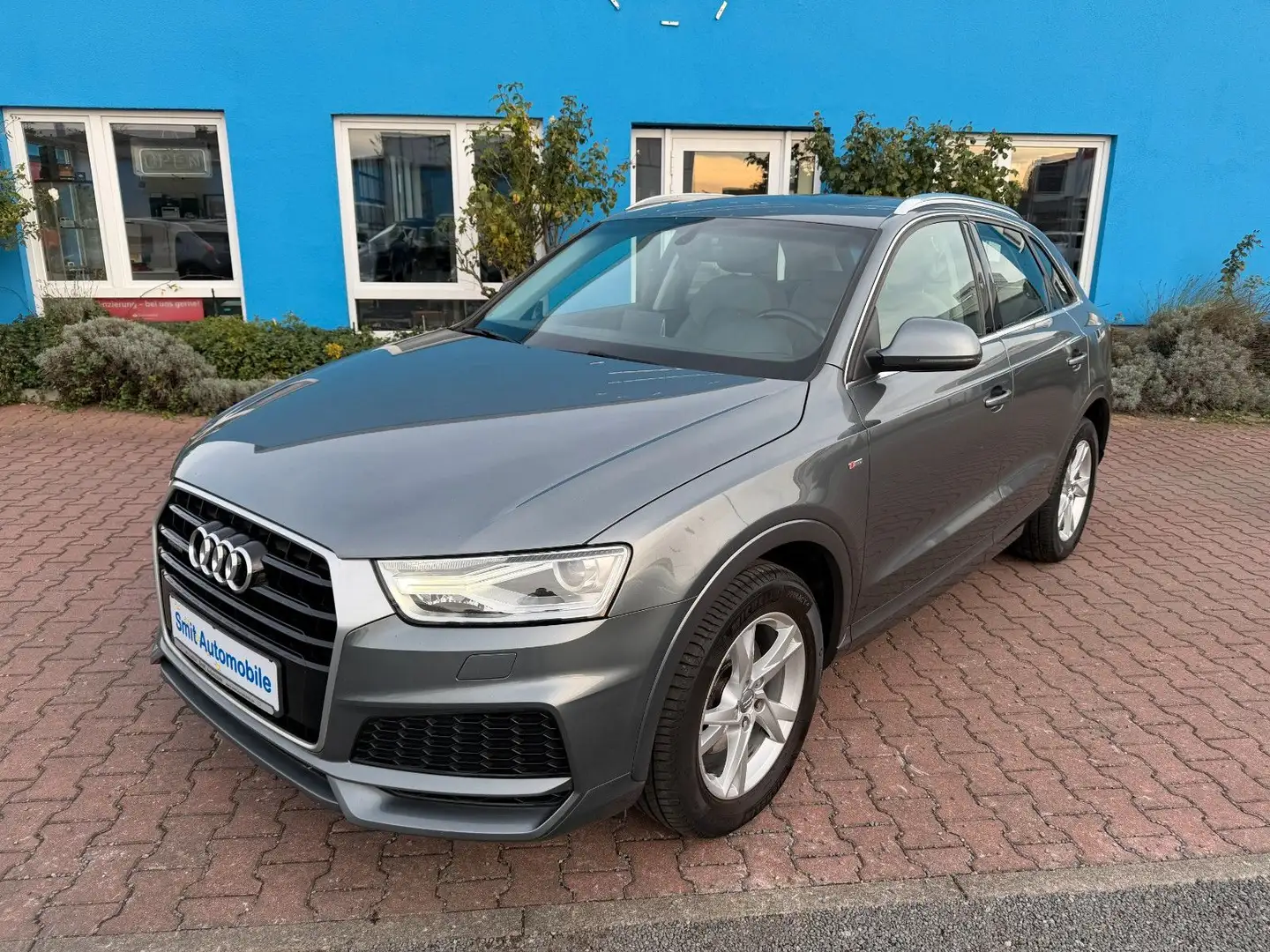 Audi Q3 design quattro S-Line S-Tronic Grau - 1