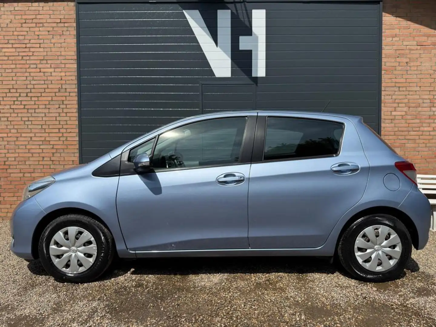 Toyota Yaris 1.0 VVT-i Now | TREKHAAK | AIRCO | ZEER NETJES! | Blauw - 2