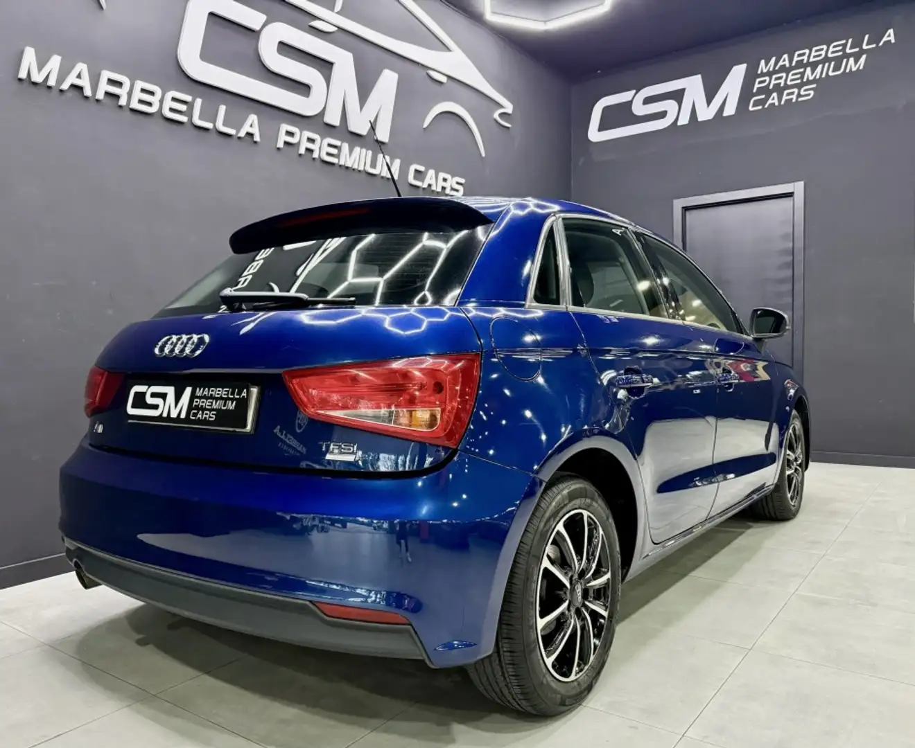 Audi A1 Sportback 1.0 TFSI Attraction Bleu - 2