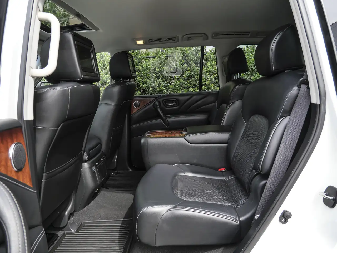 Infiniti QX80 снимка Infiniti QX80