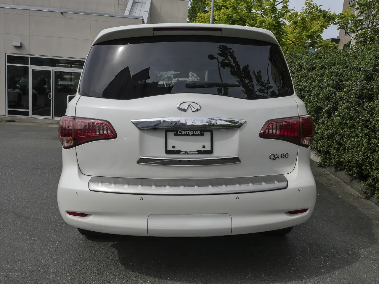 Infiniti QX80 снимка Infiniti QX80