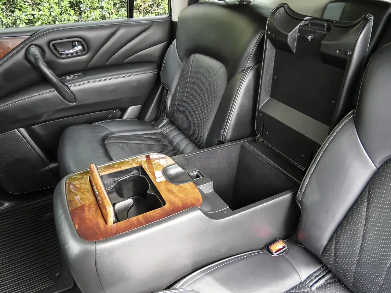 Infiniti QX80 снимка Infiniti QX80