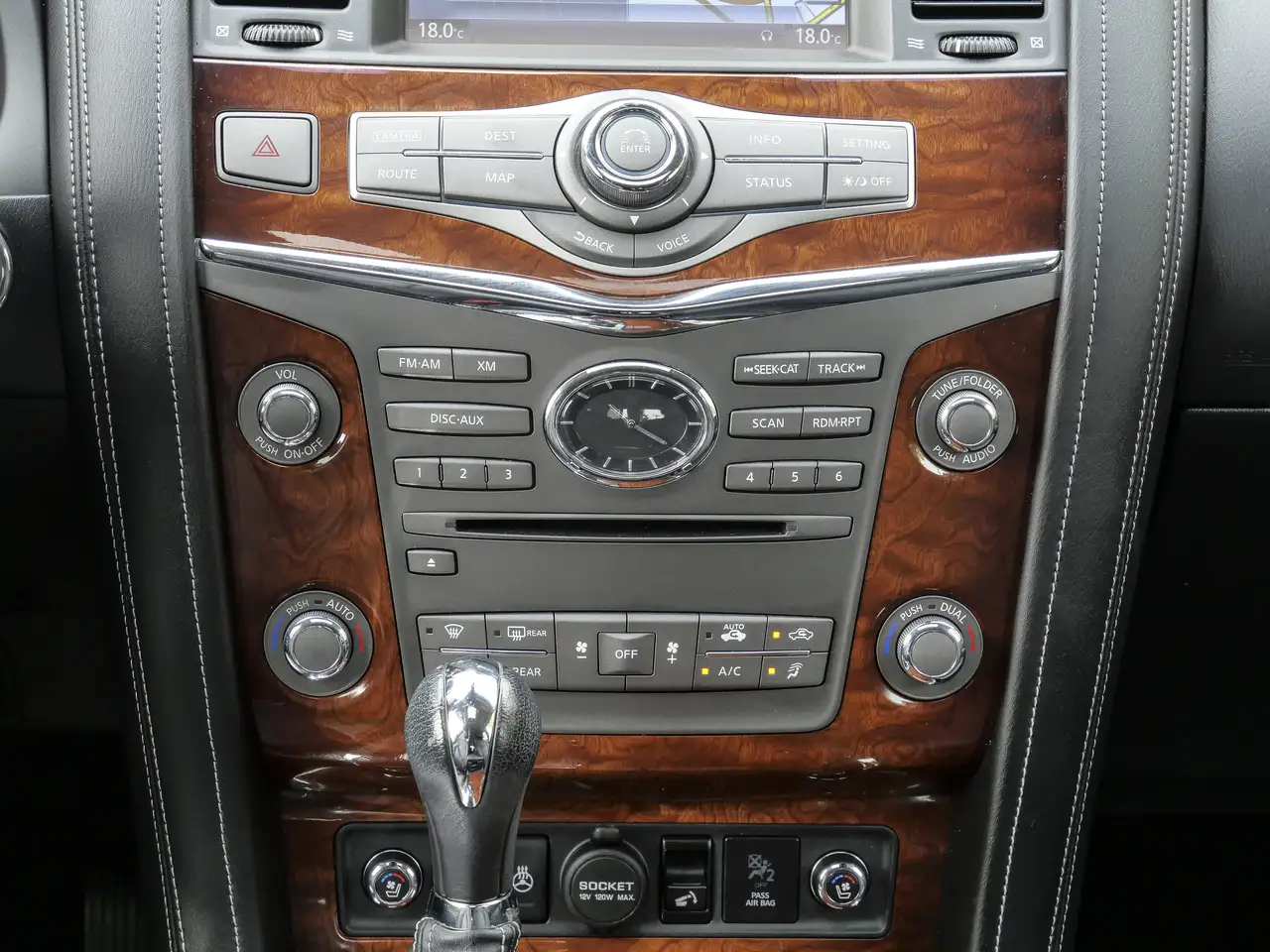 Infiniti QX80 снимка Infiniti QX80