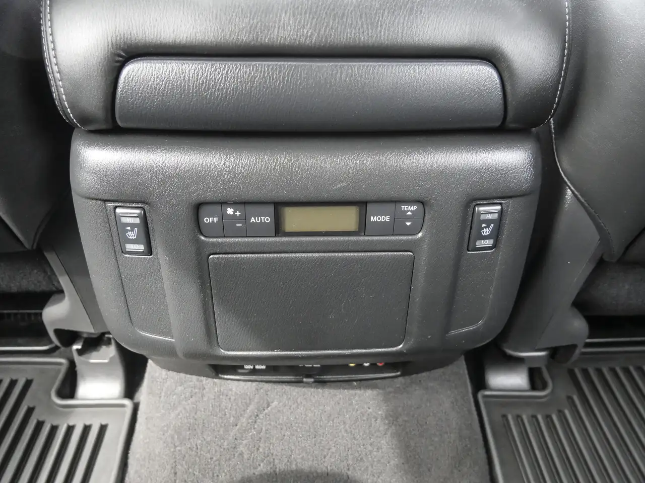 Infiniti QX80 снимка Infiniti QX80