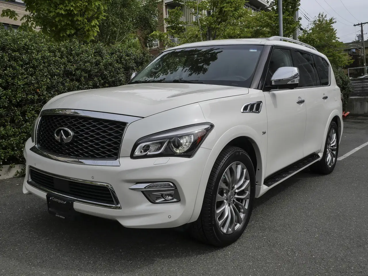 Infiniti QX80 снимка Infiniti QX80