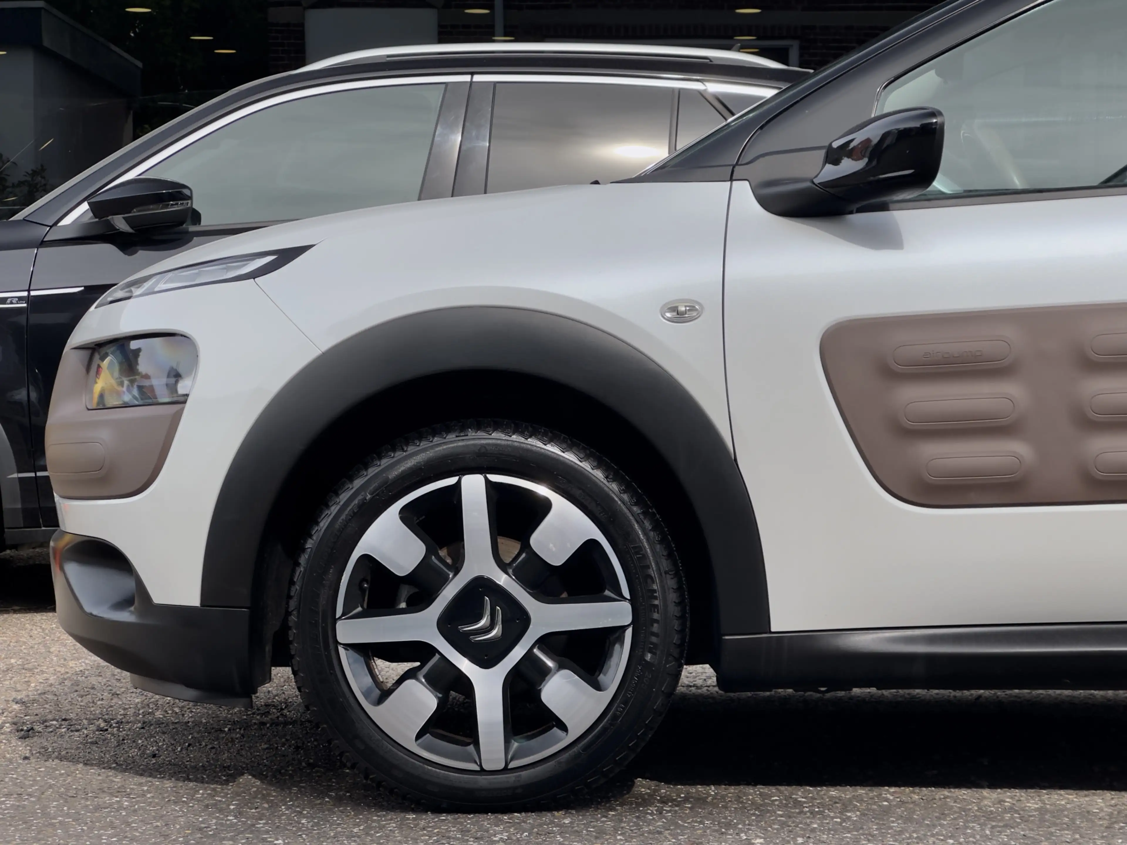 Citroen C4 Cactus 1.2 AUT5 SHINE NAVI CAMERA PARK-ASSIST AIRCO LED L — photo 14