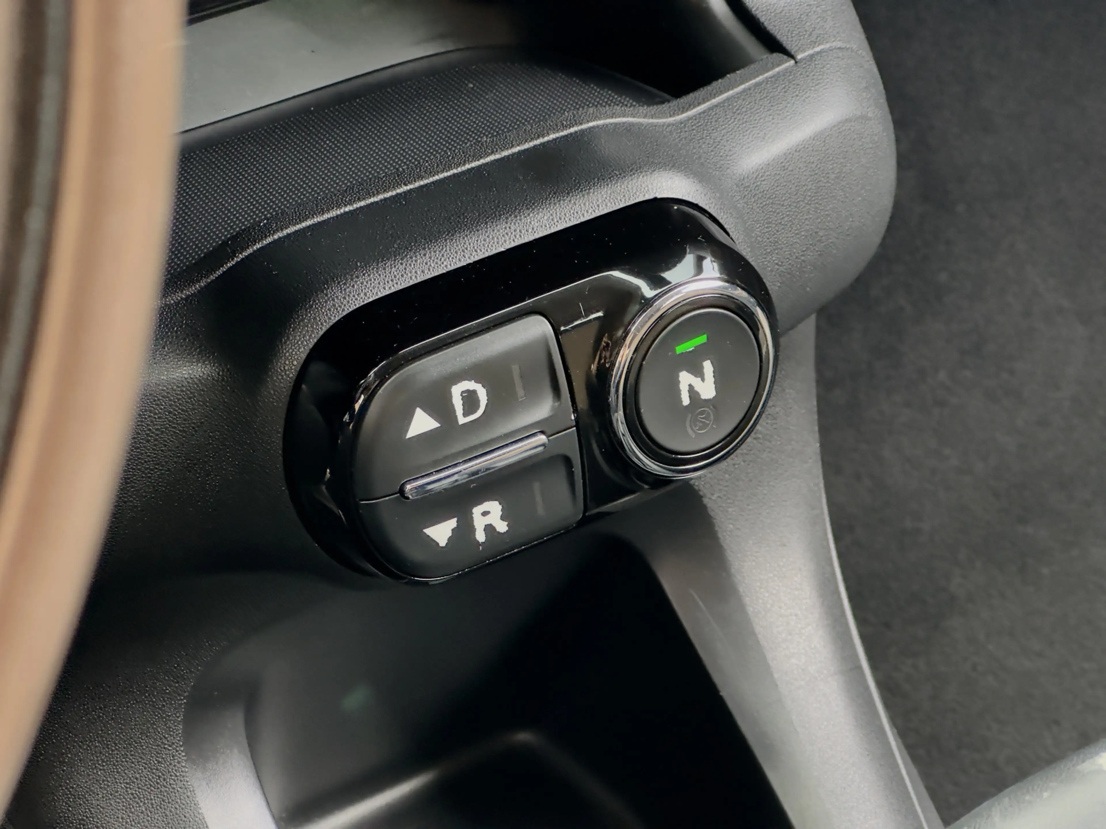 Citroen C4 Cactus 1.2 AUT5 SHINE NAVI CAMERA PARK-ASSIST AIRCO LED L — photo 5