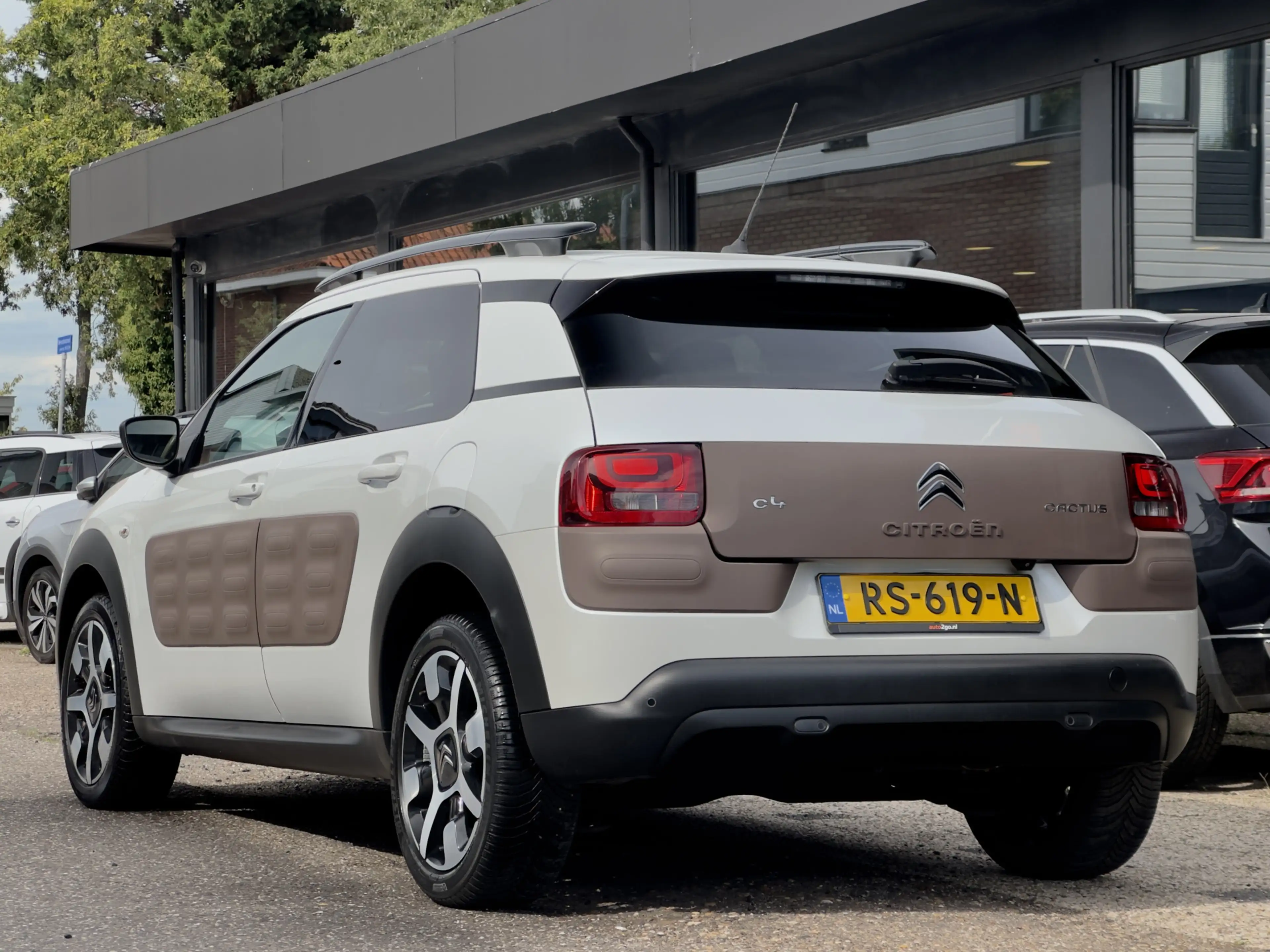 Citroen C4 Cactus 1.2 AUT5 SHINE NAVI CAMERA PARK-ASSIST AIRCO LED L — photo 4