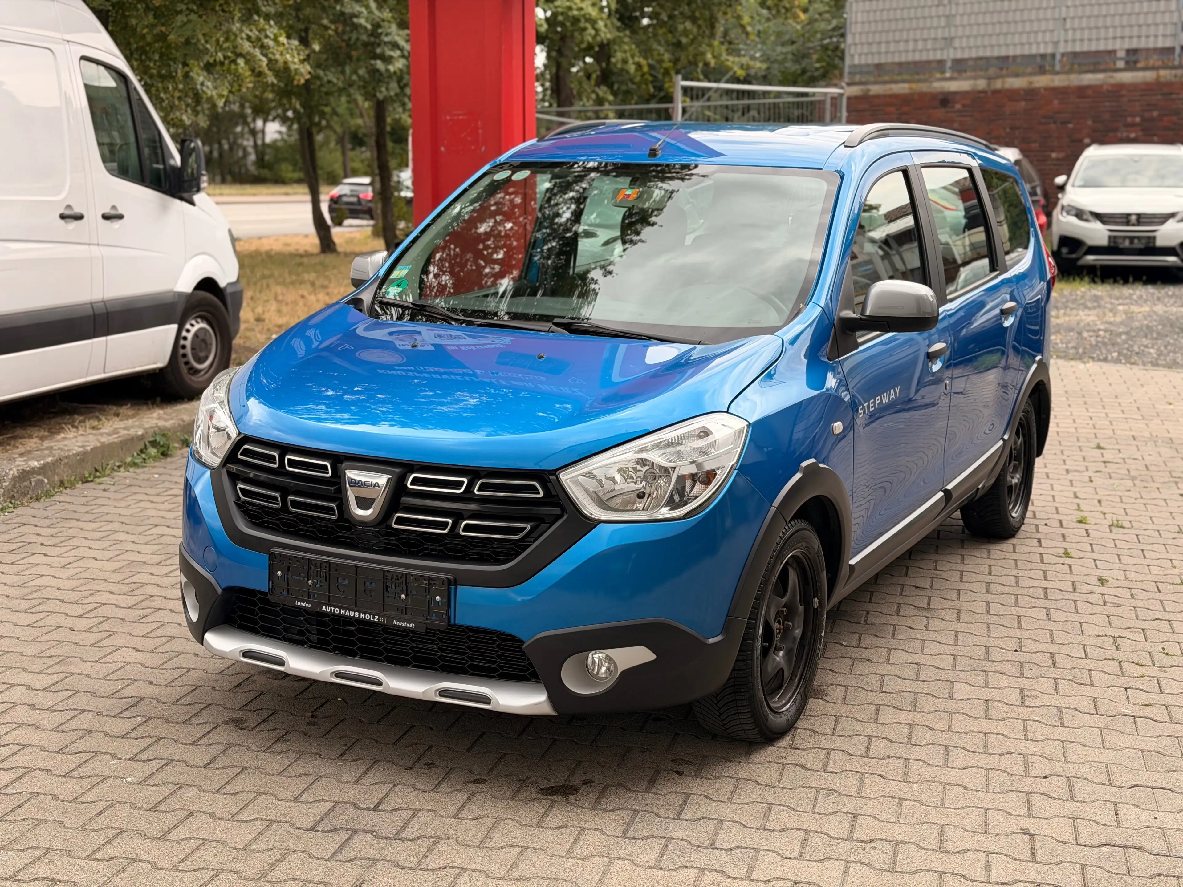 Dacia Lodgy Stepway/Navi/Cam/1-Hand — photo 4