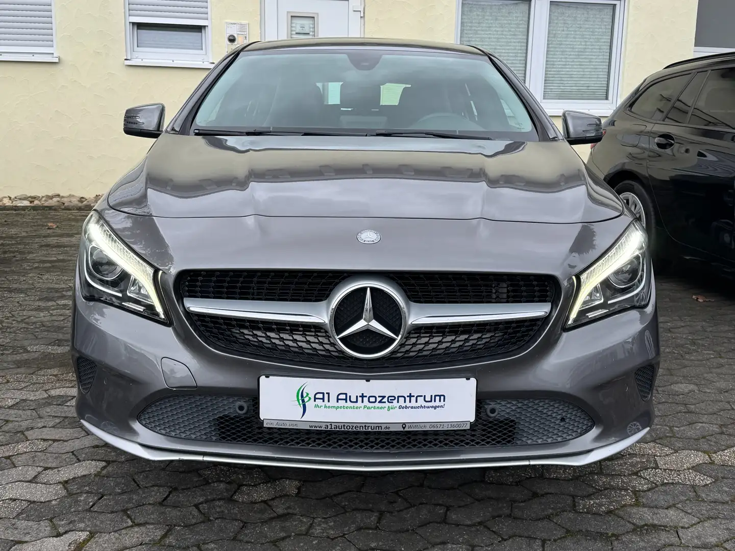 Mercedes-Benz CLA 200 Shooting Brake 7G-DCT Navi Sitzheizung LED 1.Hand Grau - 2
