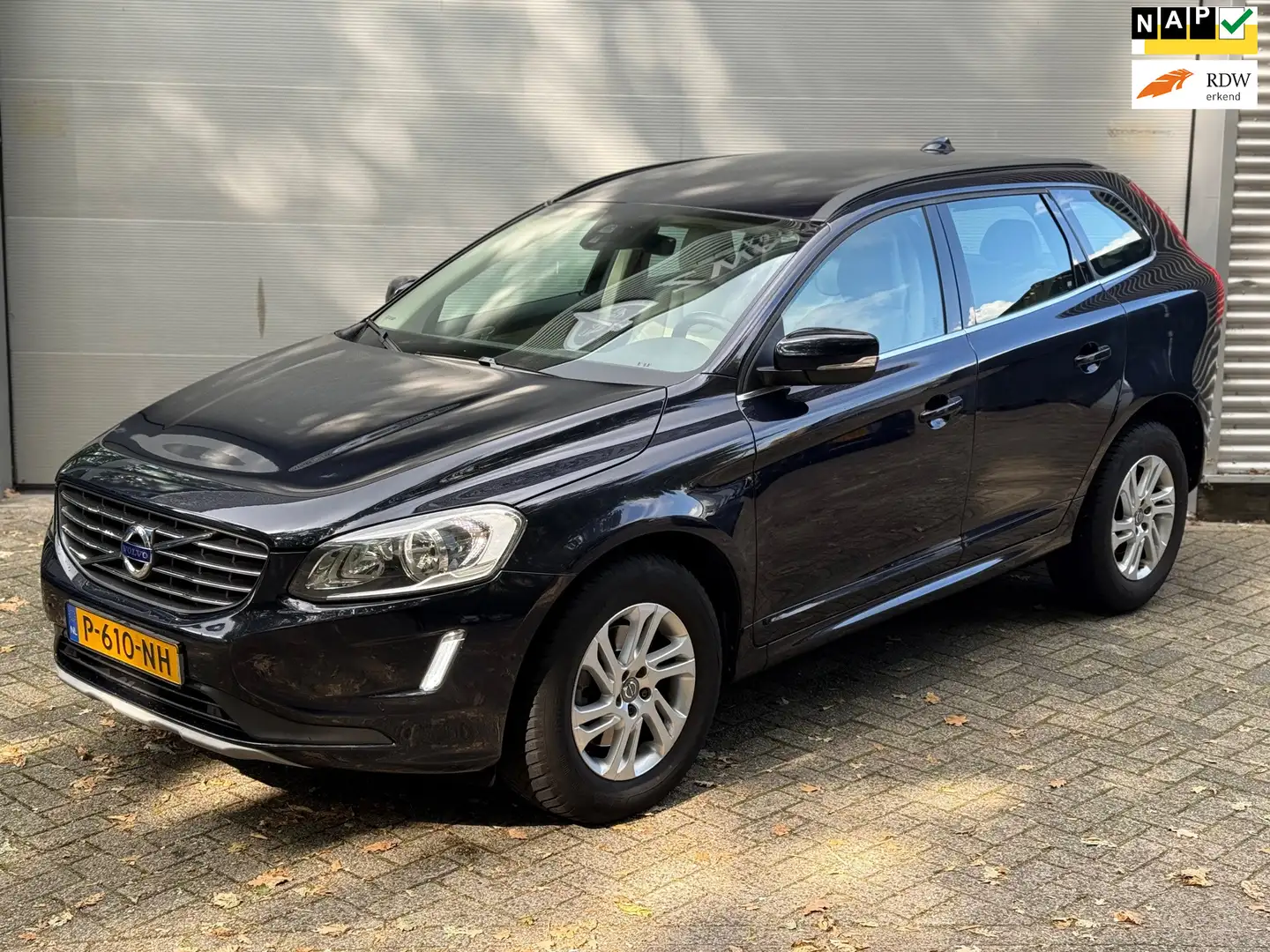 Volvo XC60 2.0 D3 FWD R-Design l Climate l Navi l Distr VV l Bleu - 1