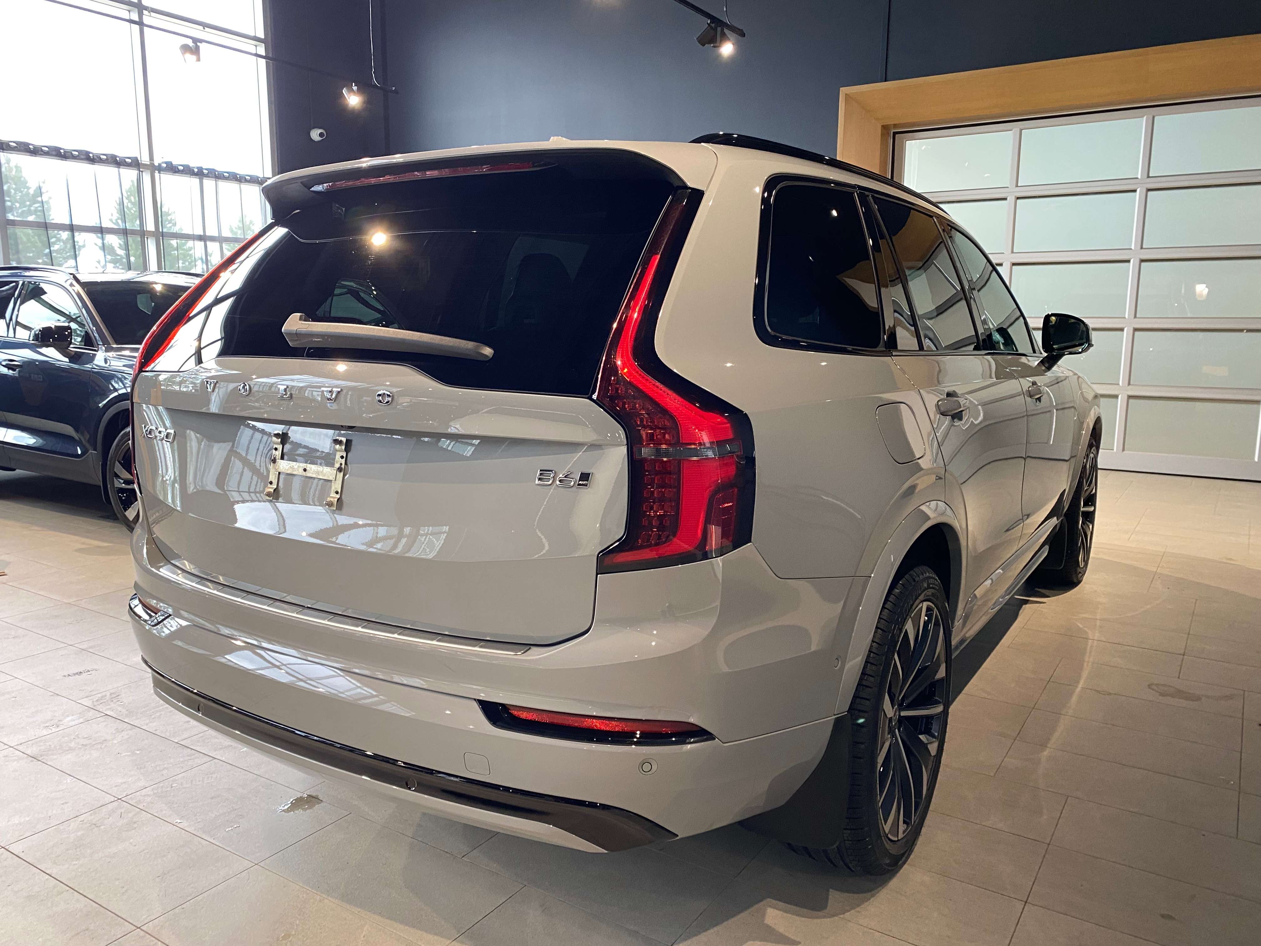 2026 Volvo XC90 B6 AWD Plus Dark Theme 7-Seater — снимка 1