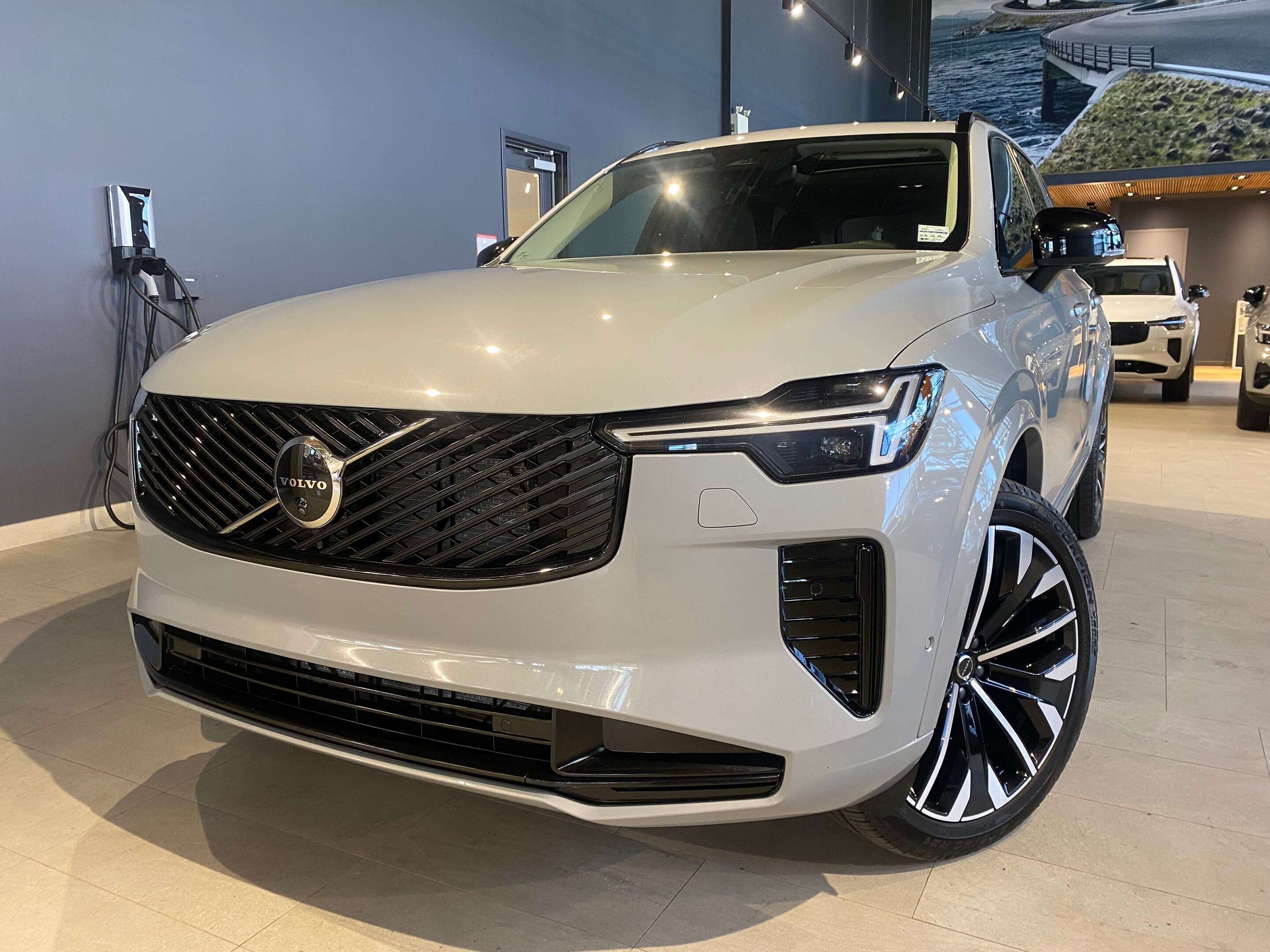 2026 Volvo XC90 B6 AWD Plus Dark Theme 7-Seater