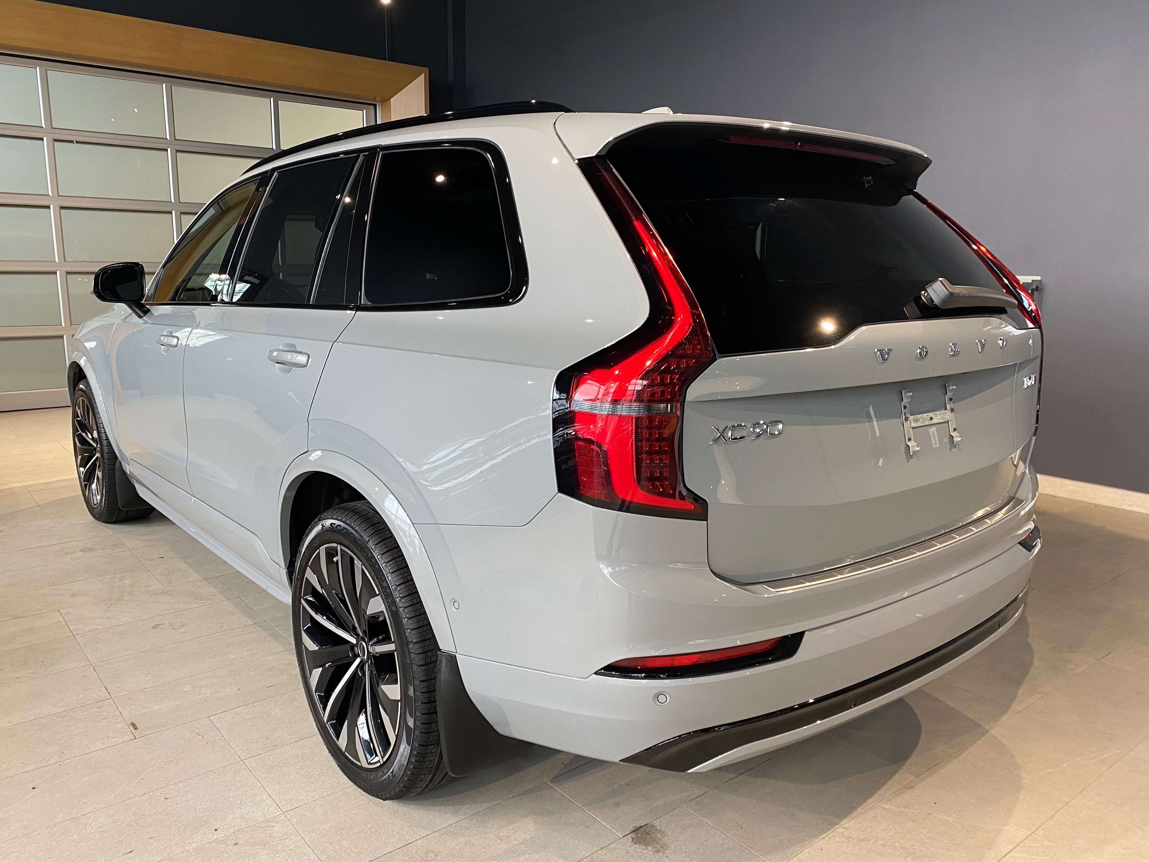 2026 Volvo XC90 B6 AWD Plus Dark Theme 7-Seater — снимка 1