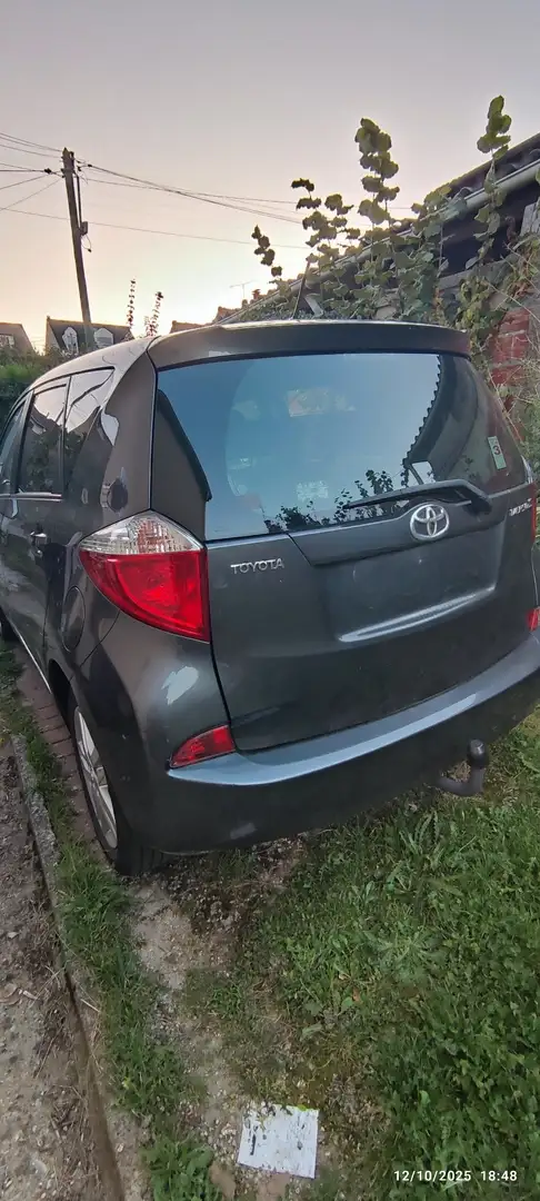 Toyota Verso-S 100 VVT-i Lounge - 2