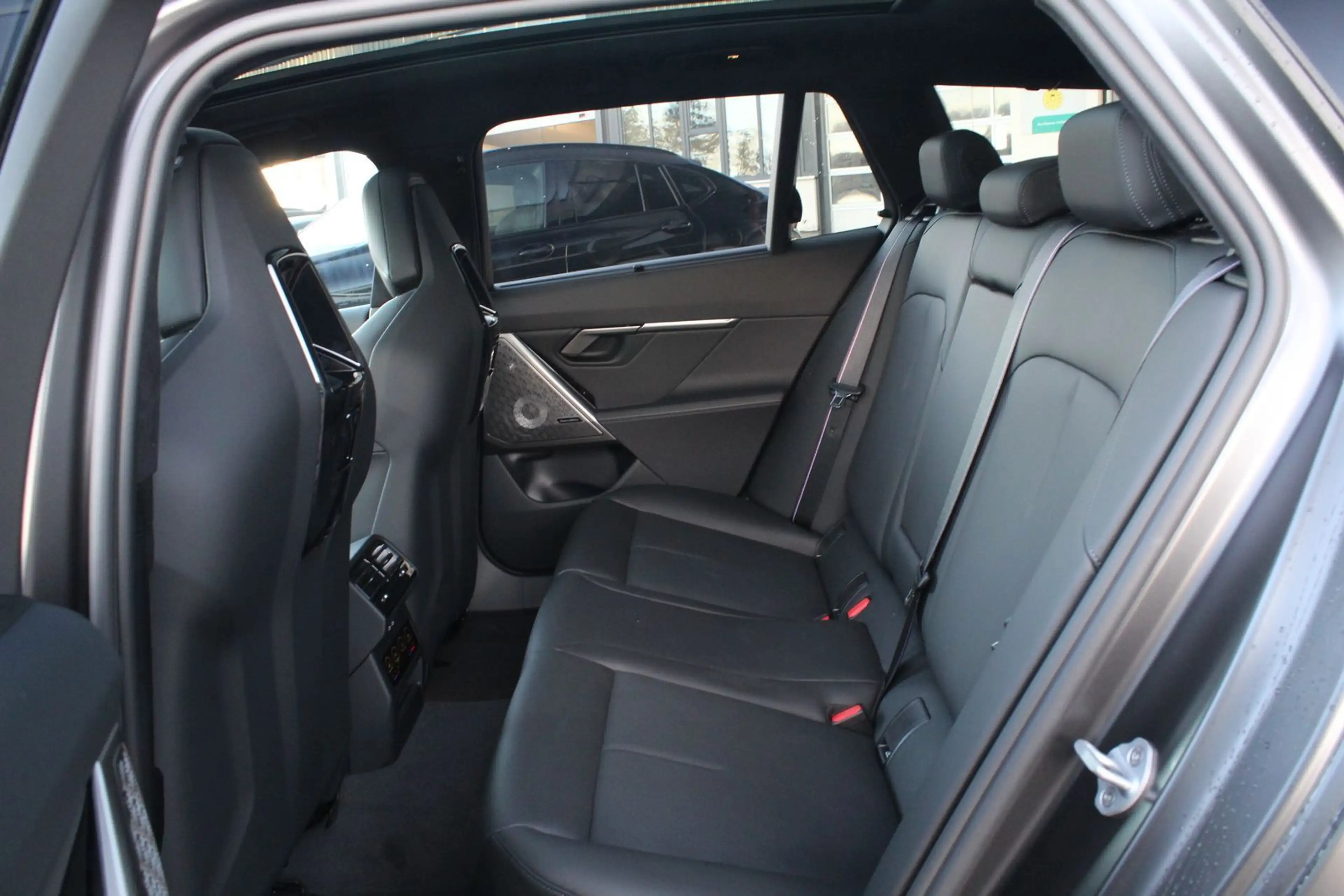 BMW M5 Touring ULTIMATE Paket Keramik+Pano+AHK+Ca... — photo 8