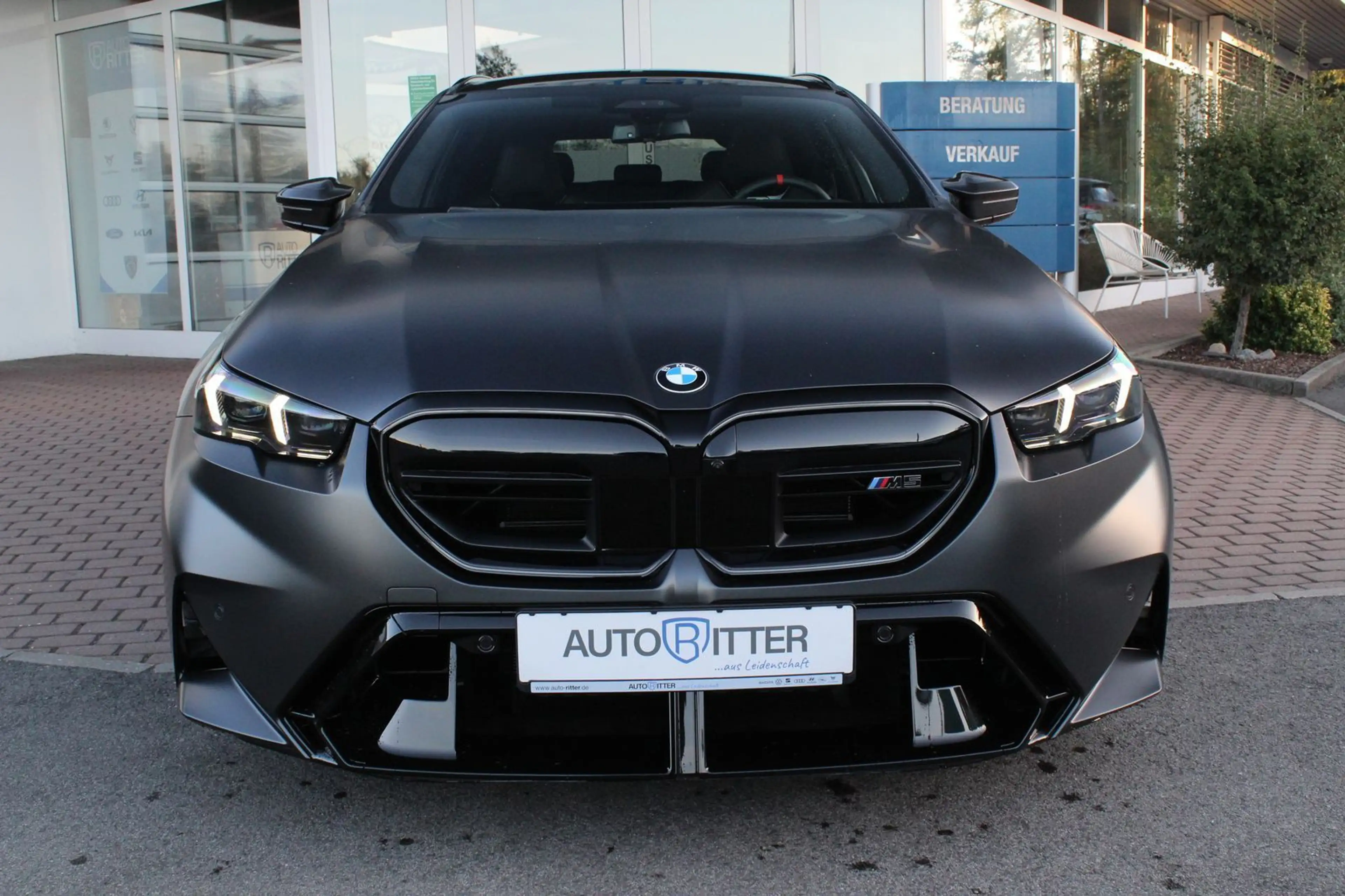 BMW M5 Touring ULTIMATE Paket Keramik+Pano+AHK+Ca... — photo 2