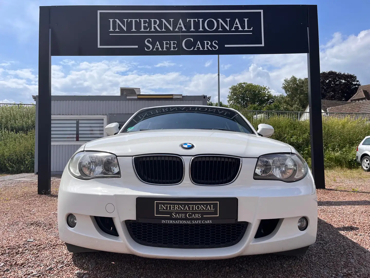 BMW 116 i 2.0 Ltr. M Paket / 8 Fach bereift / Sitzheizung Blanco - 2