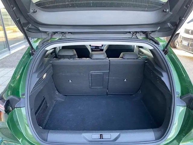 Peugeot 308 view 9