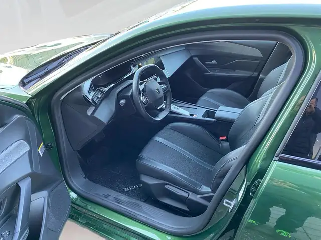 Peugeot 308 view 7