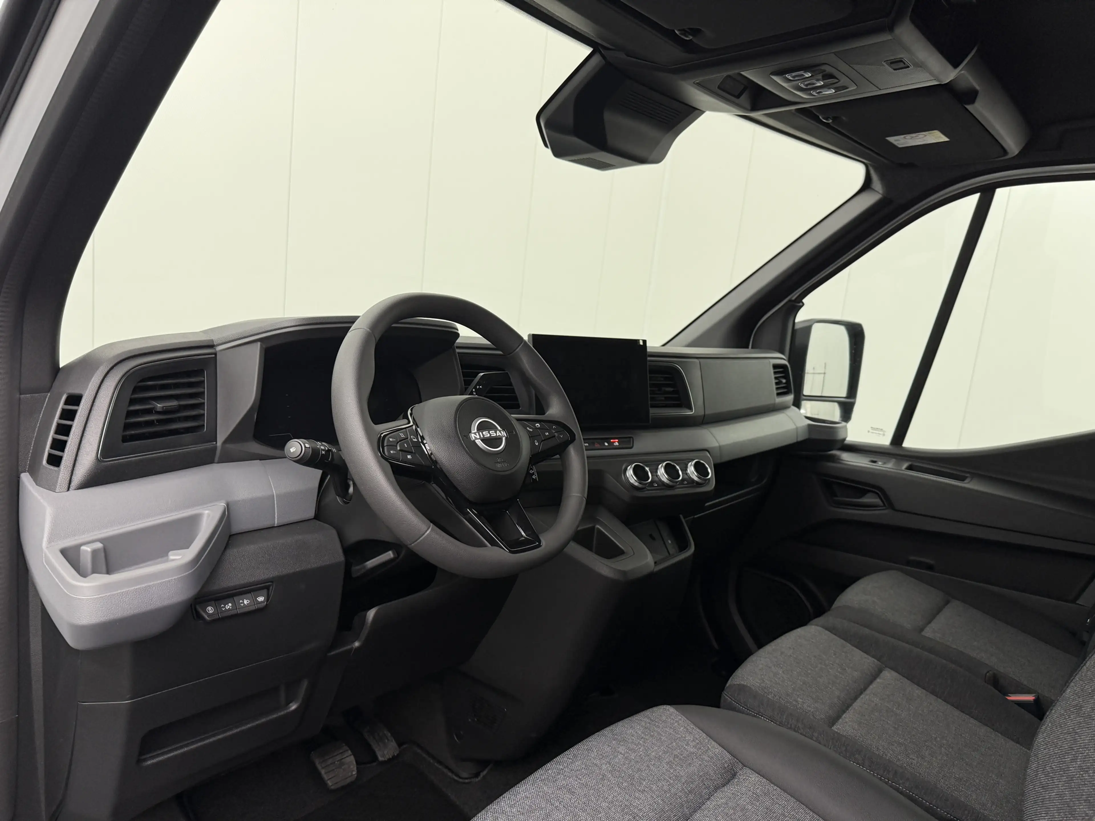 Nissan Interstar L2H2 Limited 87 kWh | Trekhaak 2500Kg | Airco | Cr — photo 3