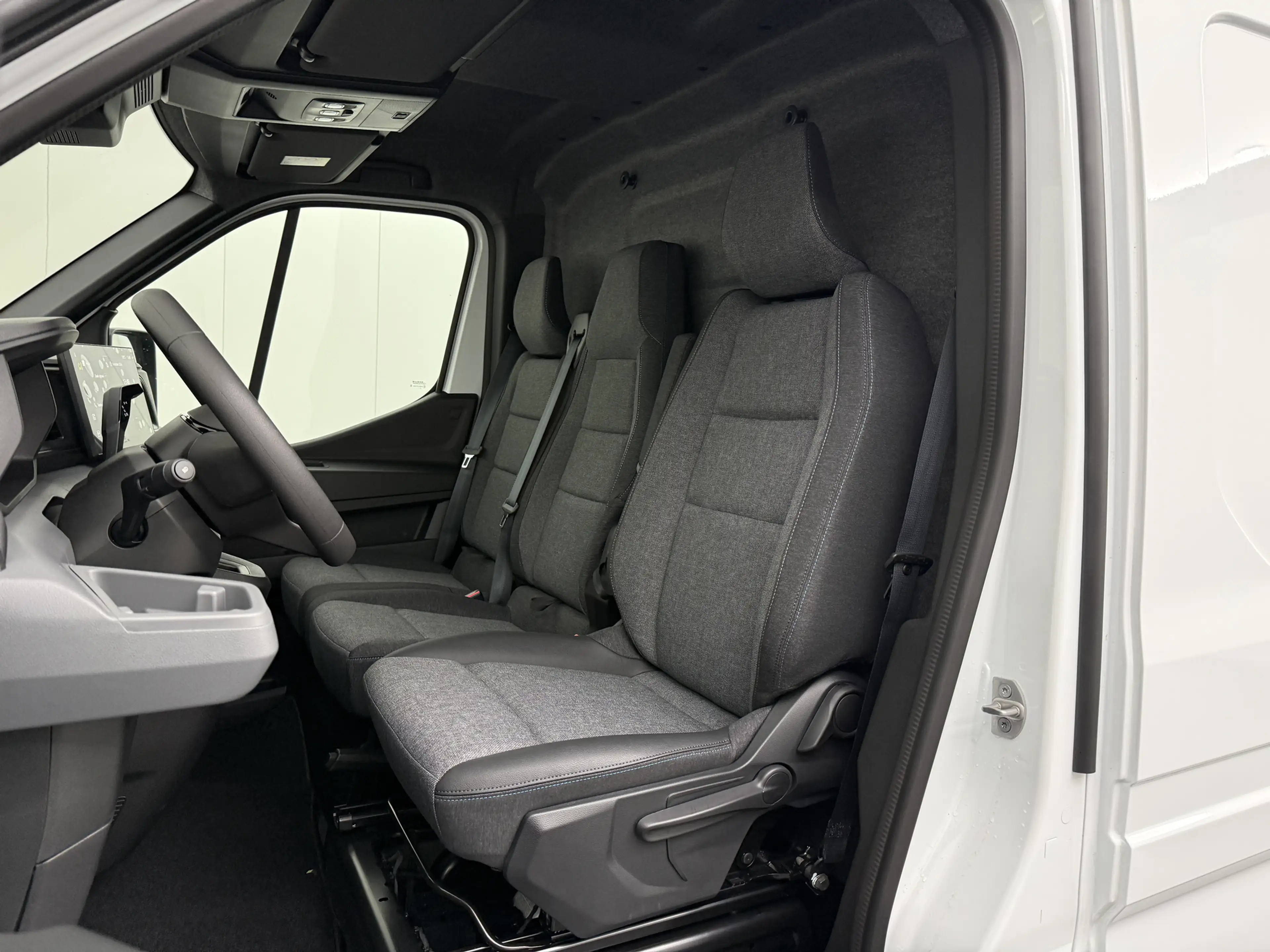 Nissan Interstar L2H2 Limited 87 kWh | Trekhaak 2500Kg | Airco | Cr — photo 25