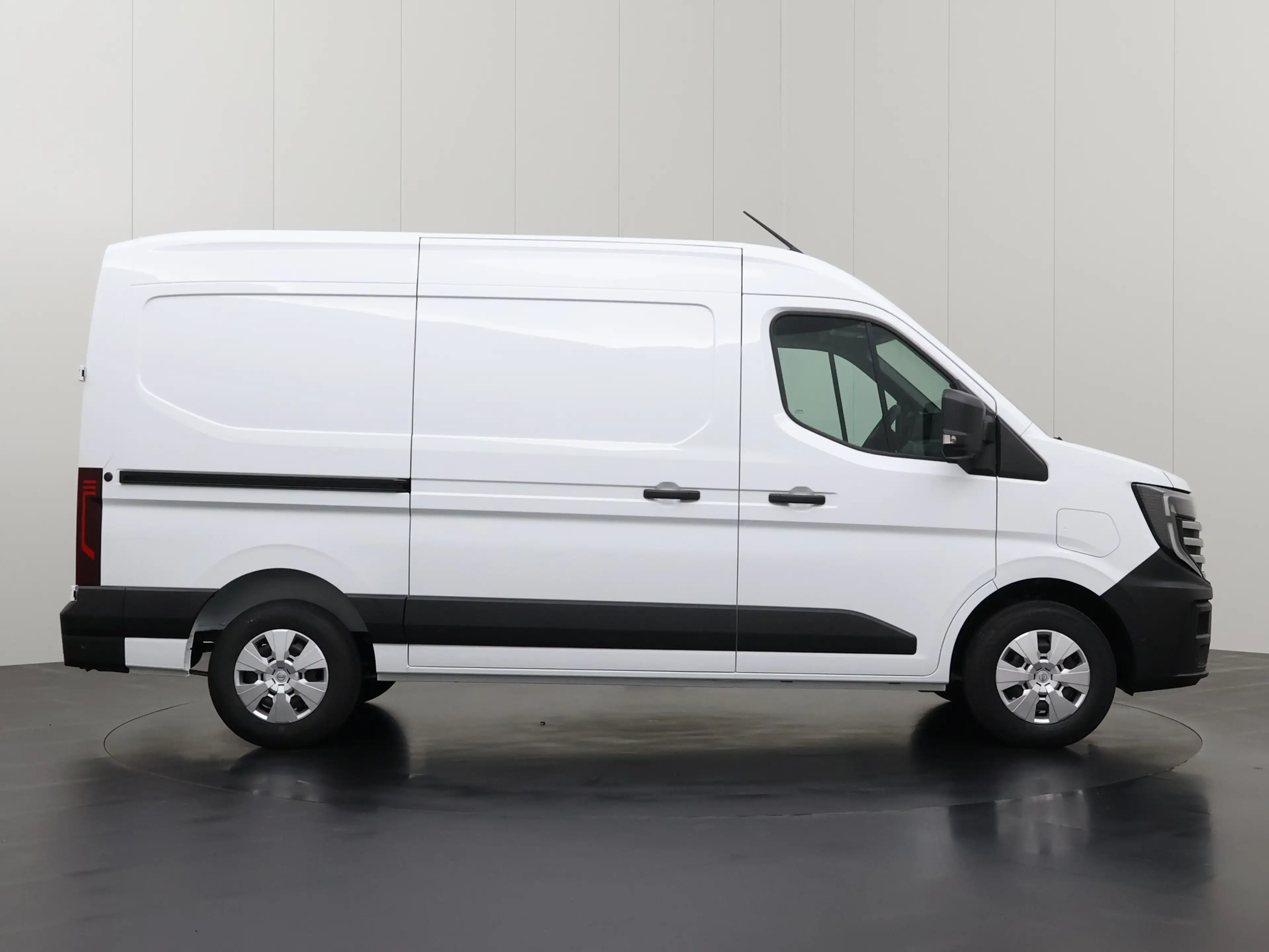 Nissan Interstar L2H2 Limited 87 kWh | Trekhaak 2500Kg | Airco | Cr — photo 13