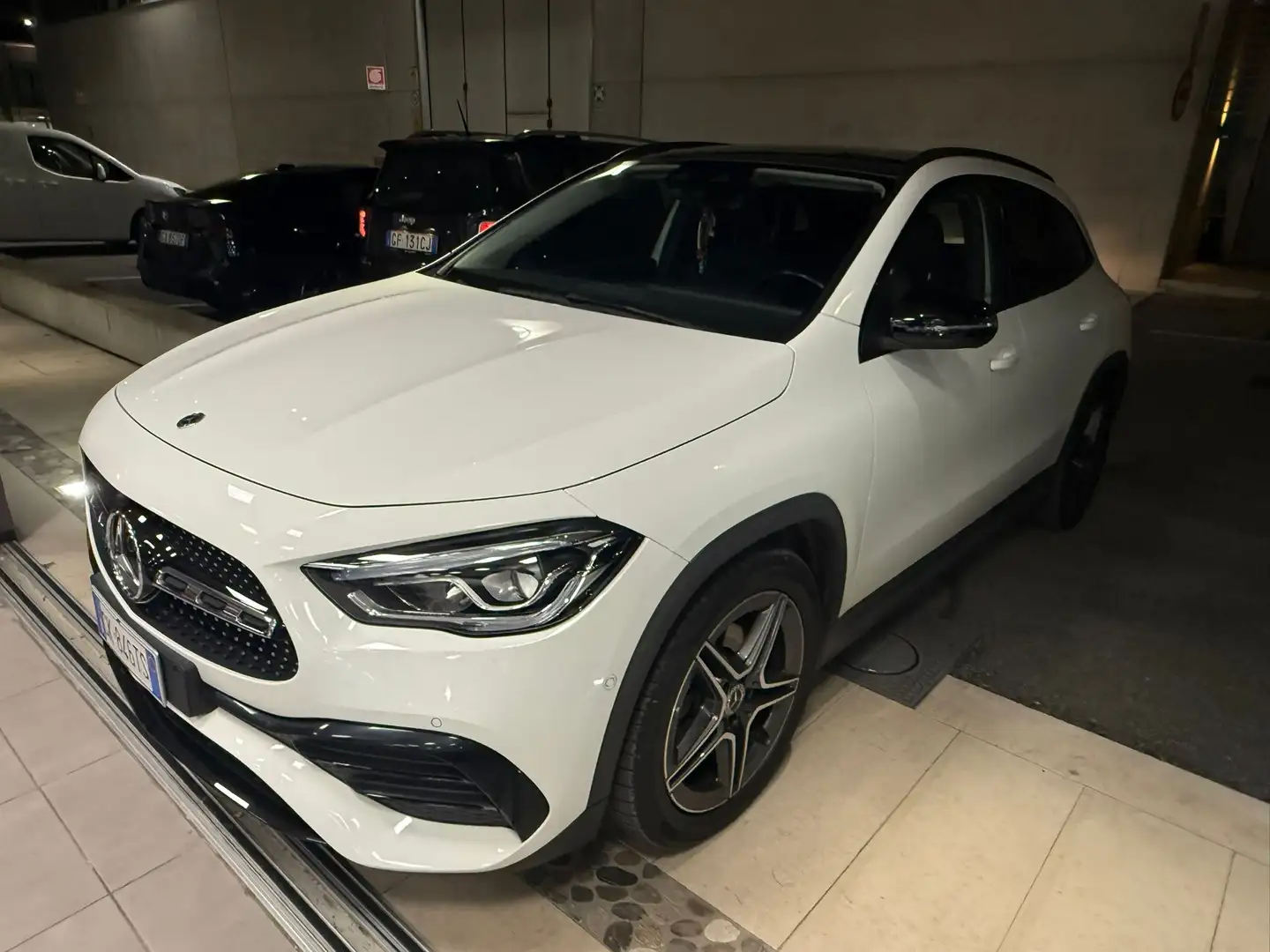 Mercedes-Benz GLA 200 GLA-H247 2020 Premium auto Bianco - 2